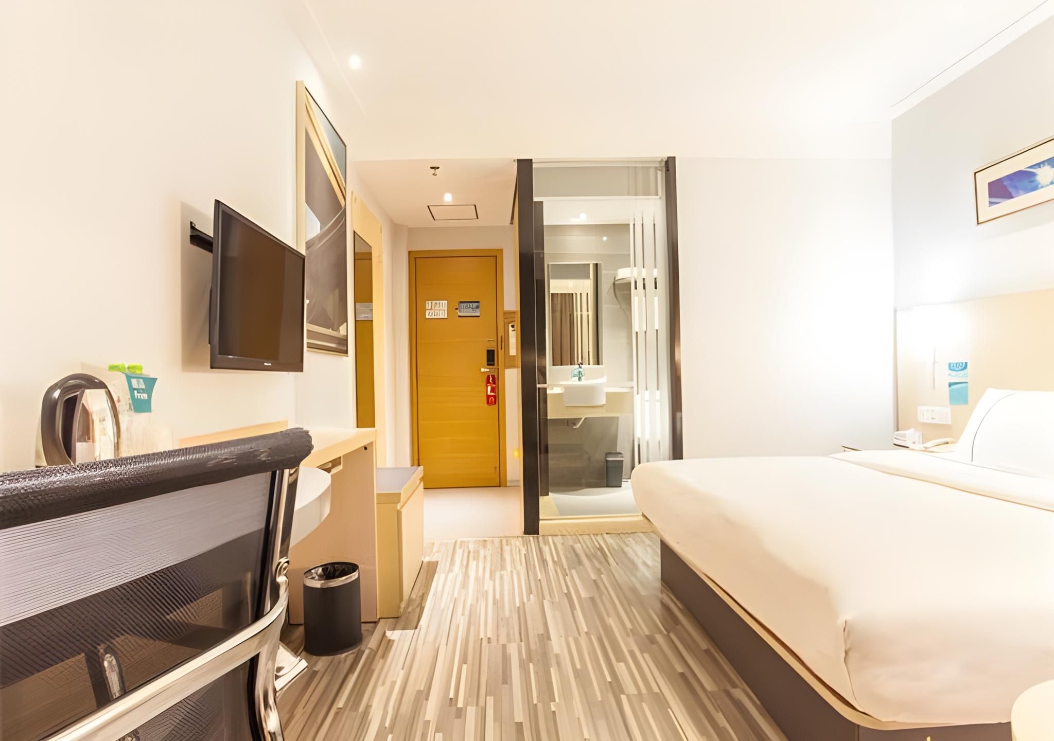 Business Queen Room