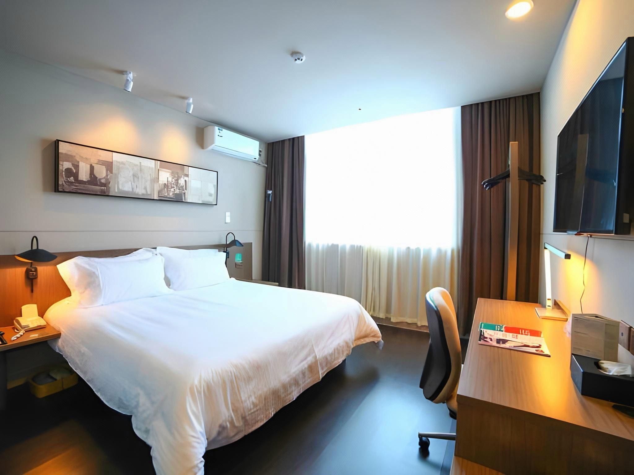 WH - Superior Bed Room