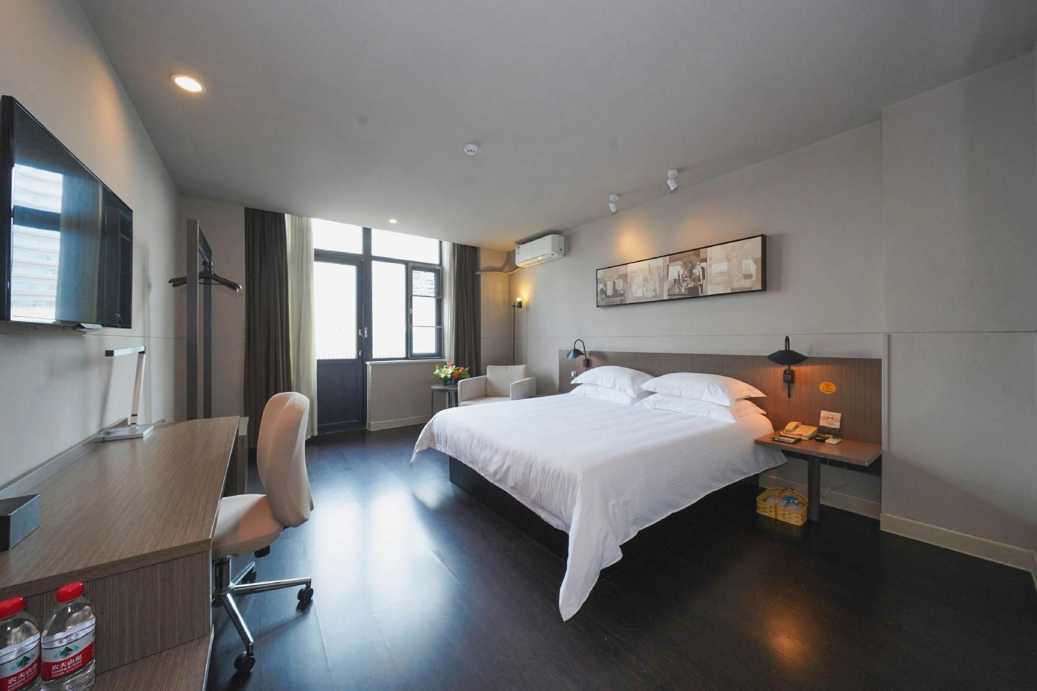 WH - Deluxe Bed Room