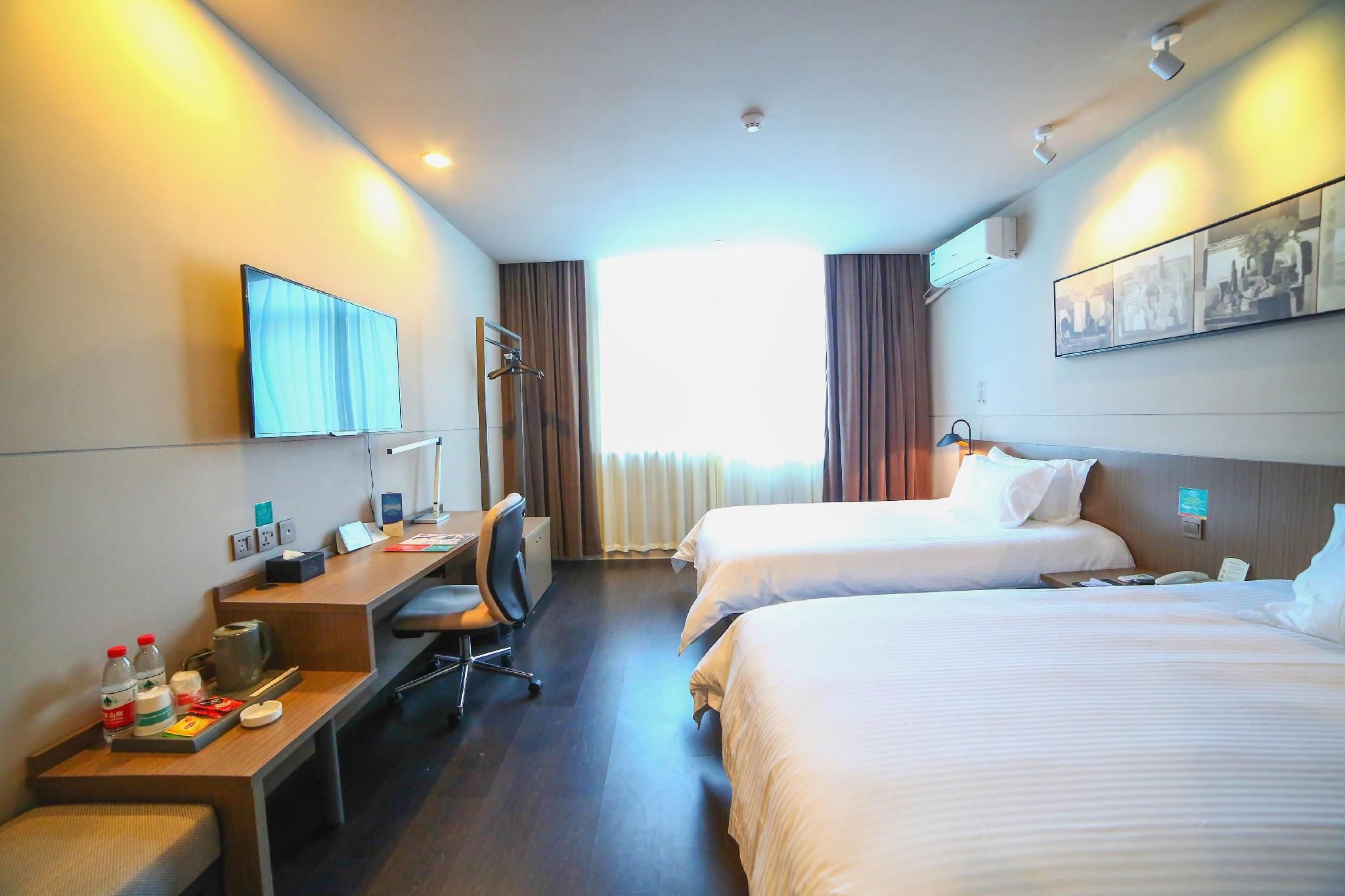 WH - Deluxe Room Twin