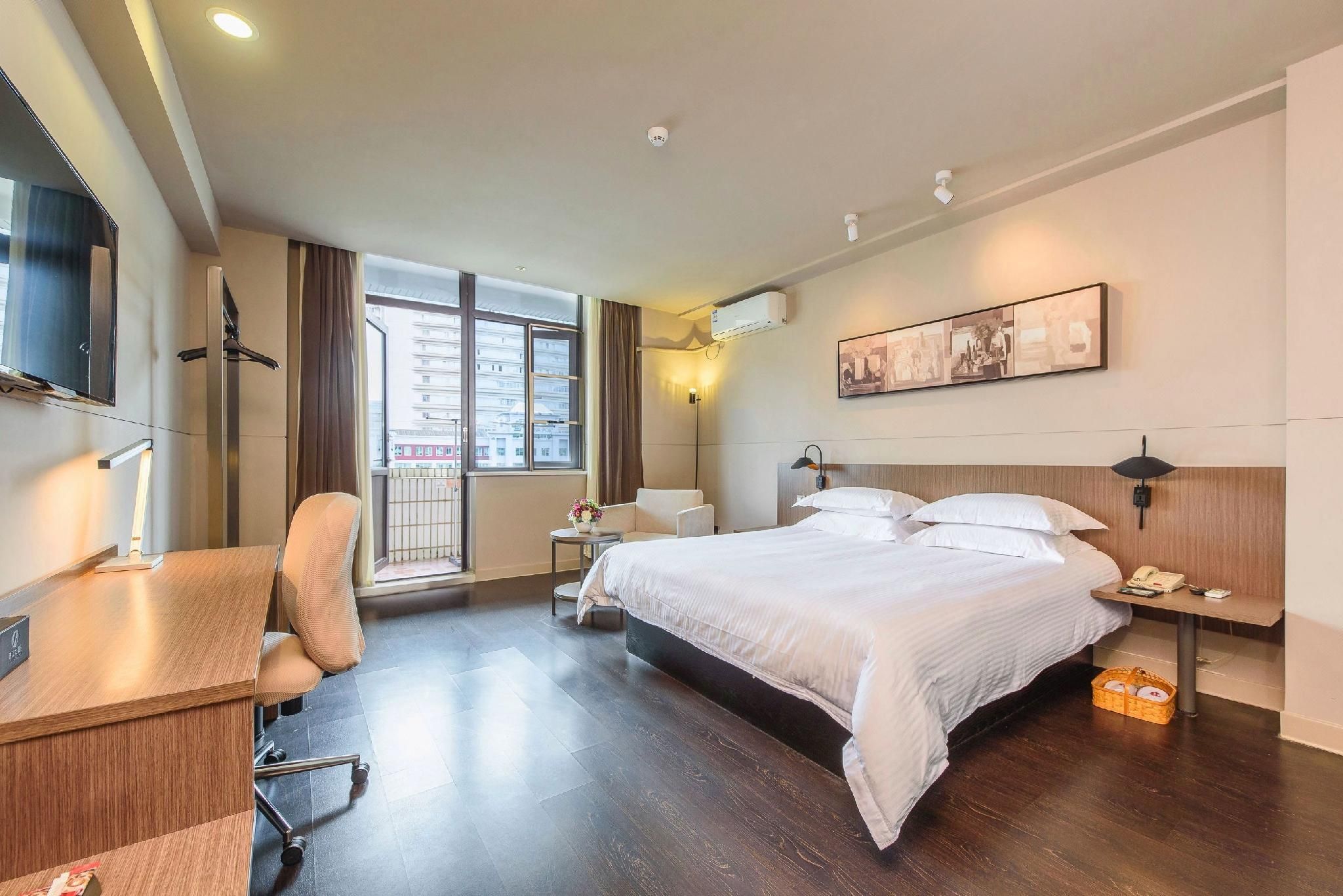 WH - Deluxe Bed Room