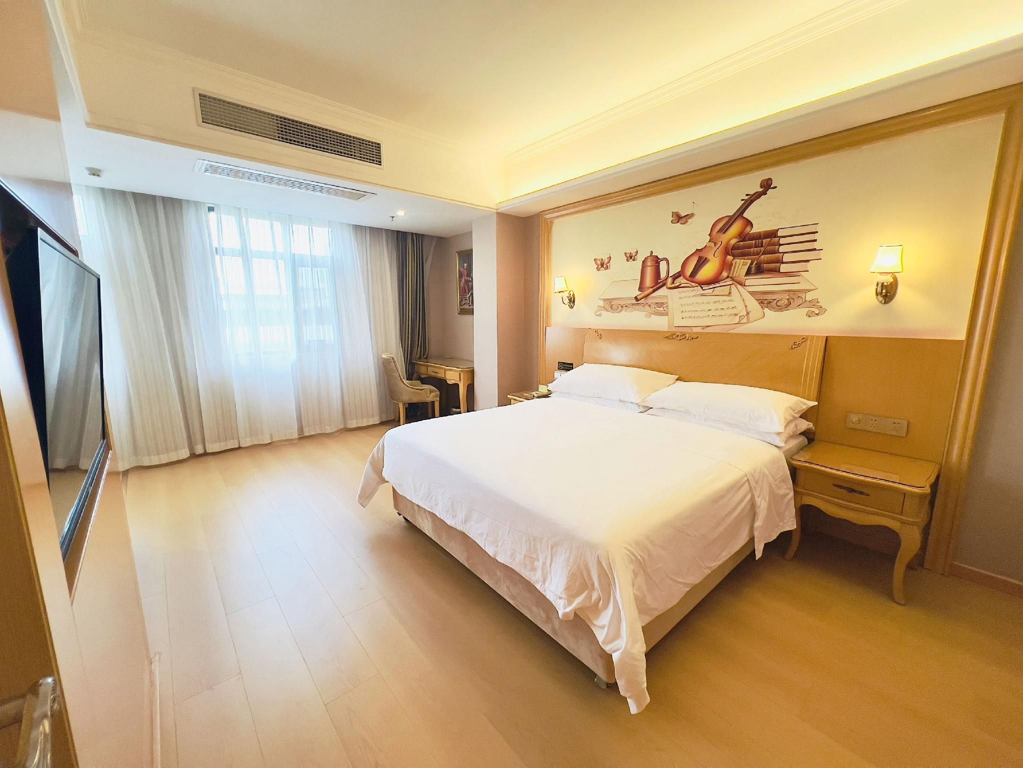 Suite with Mah-jongg Table
