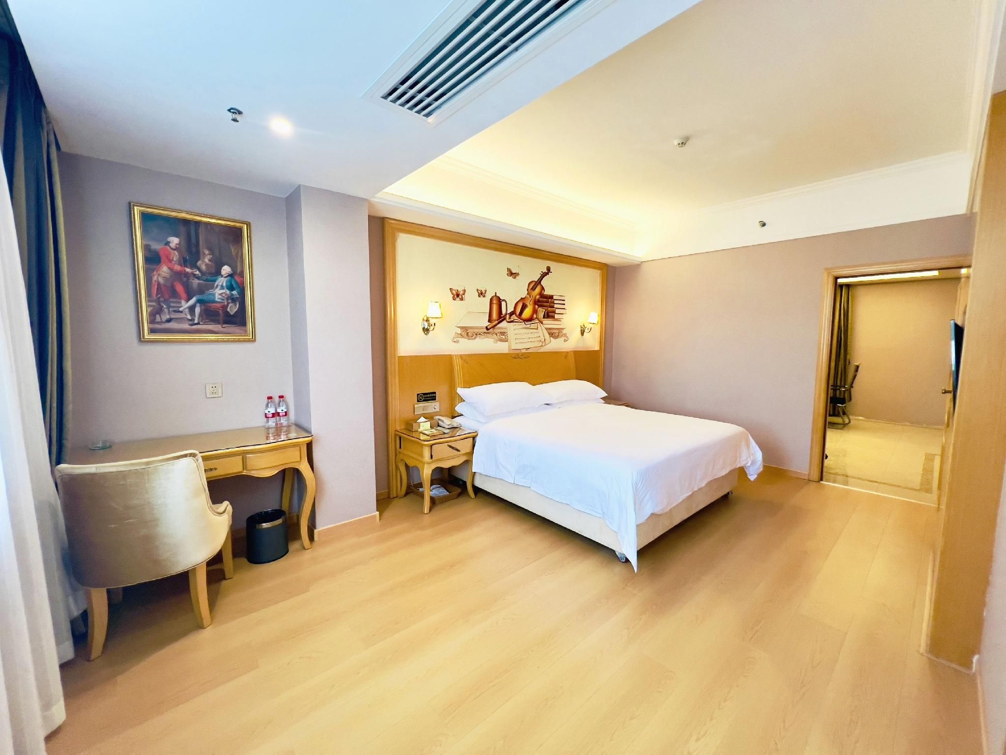 Suite with Mah-jongg Table