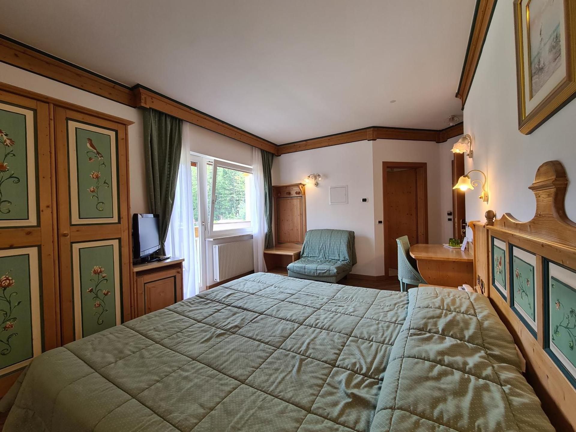 Deluxe Double or Twin Room with Mountain View