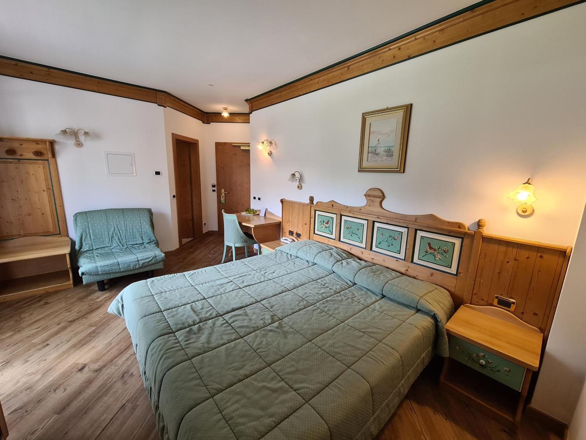 Deluxe Double or Twin Room with Mountain View