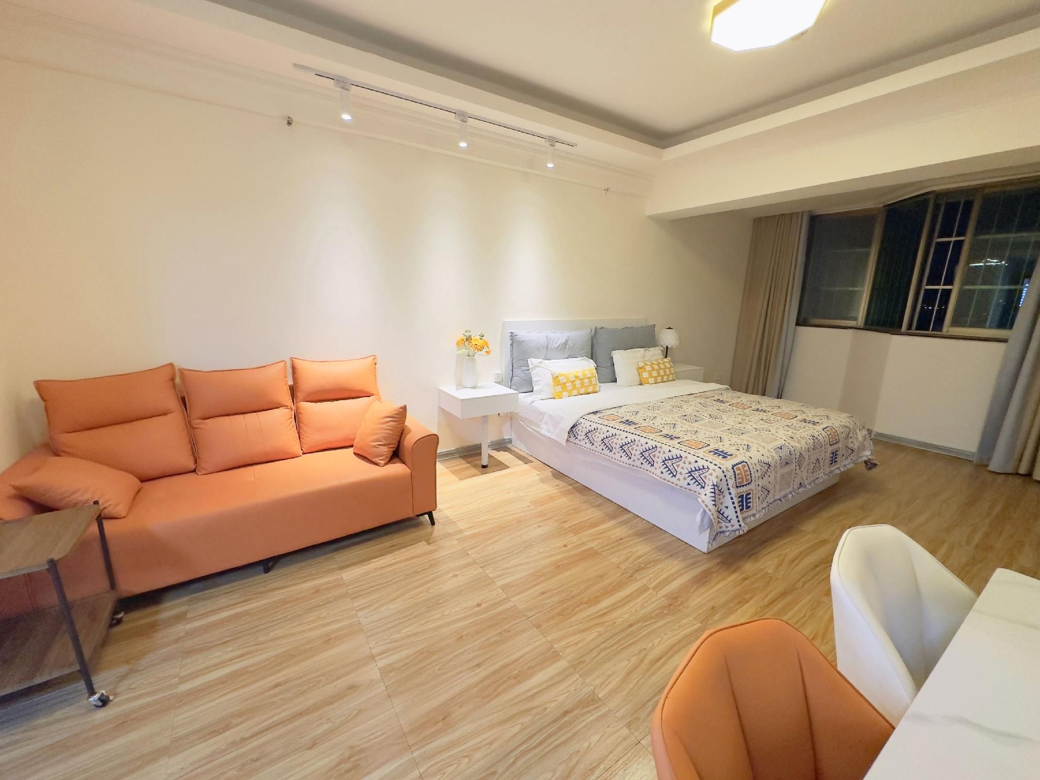 Hot Deal King Bed
