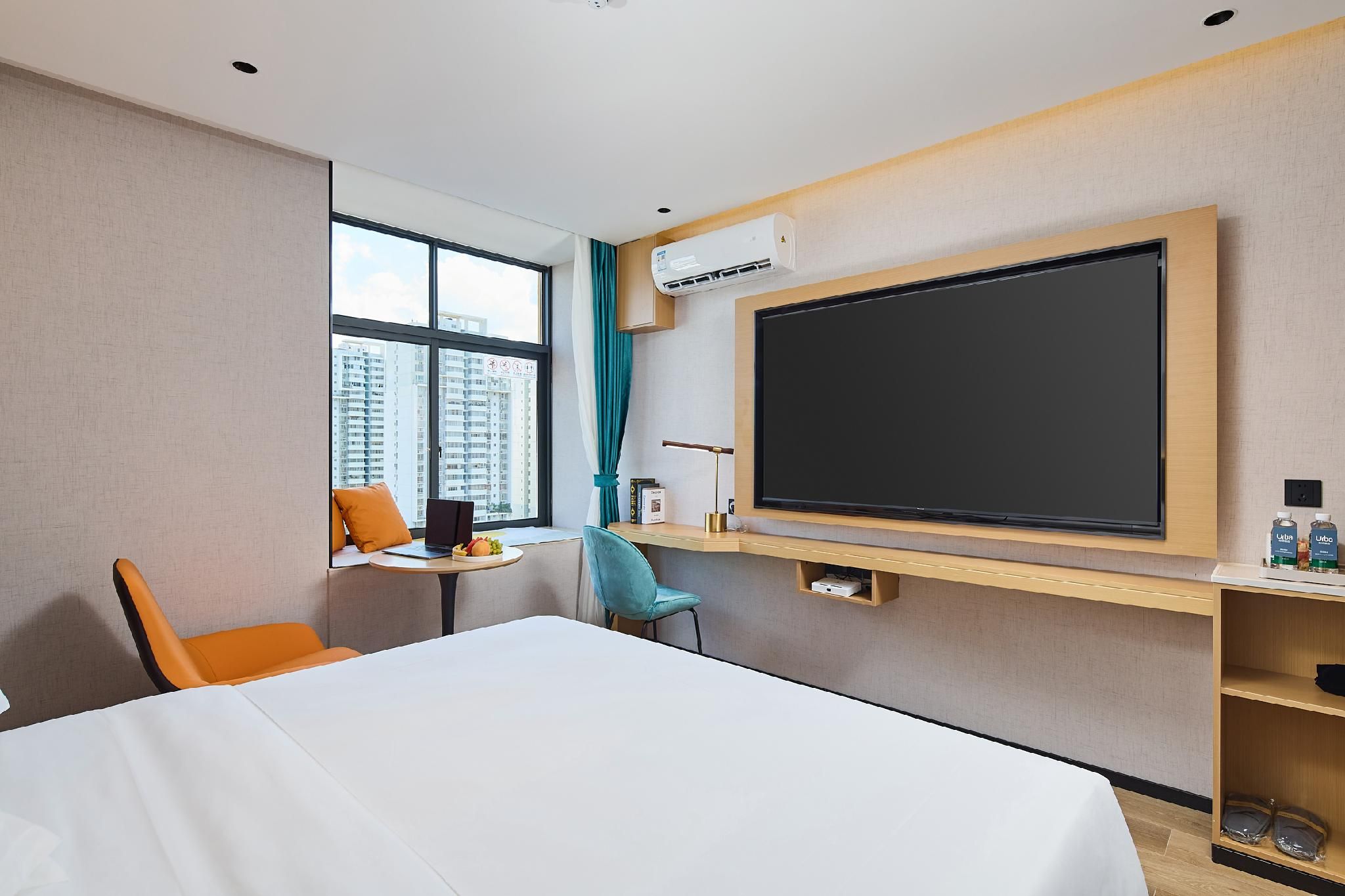 Business Queen Room