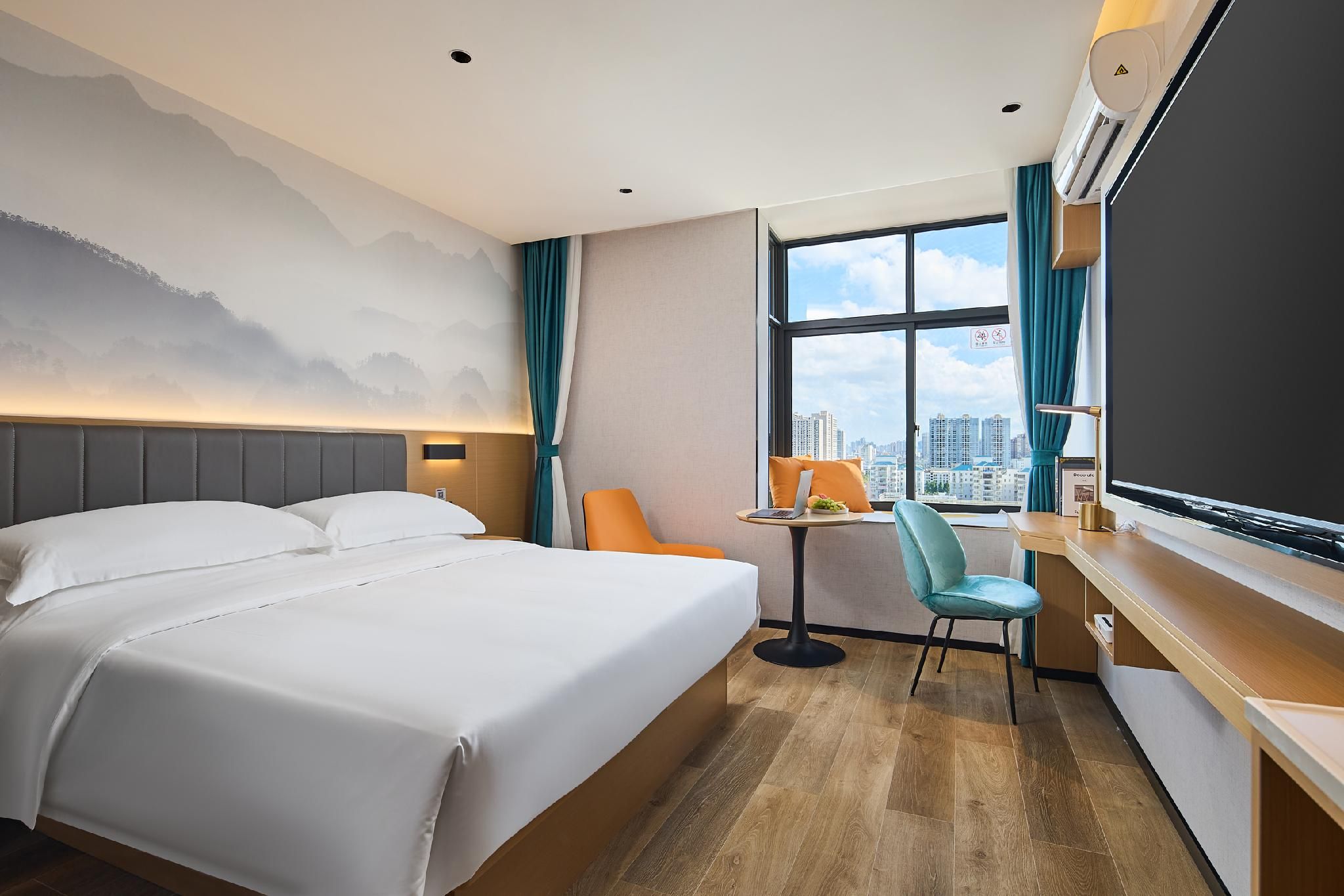 Business Queen Room