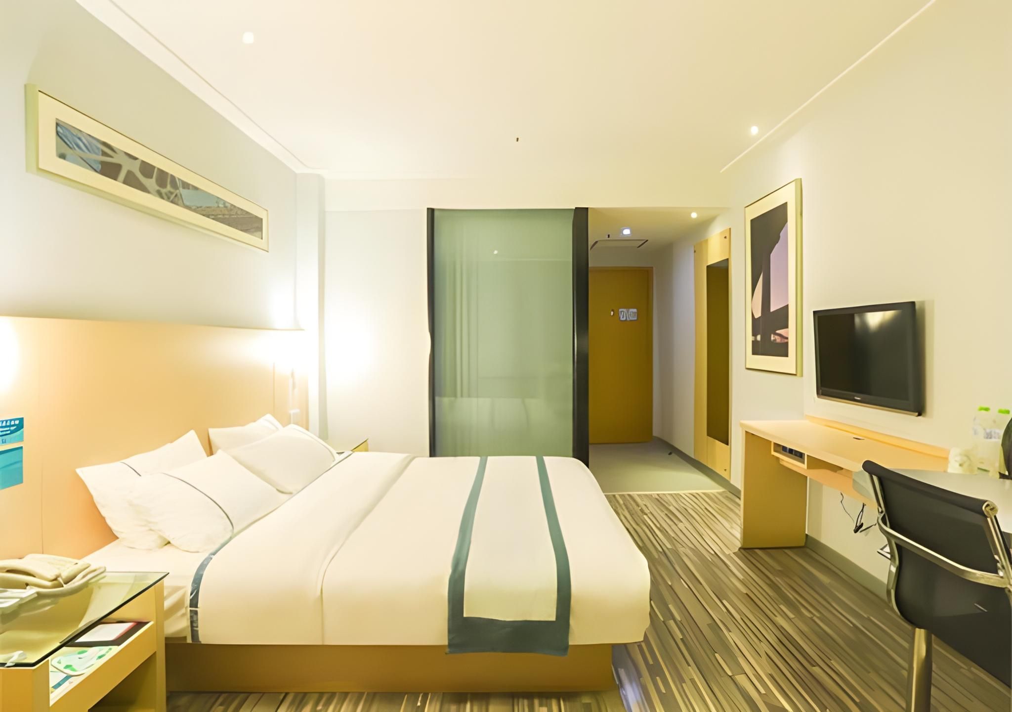 Business Queen Room