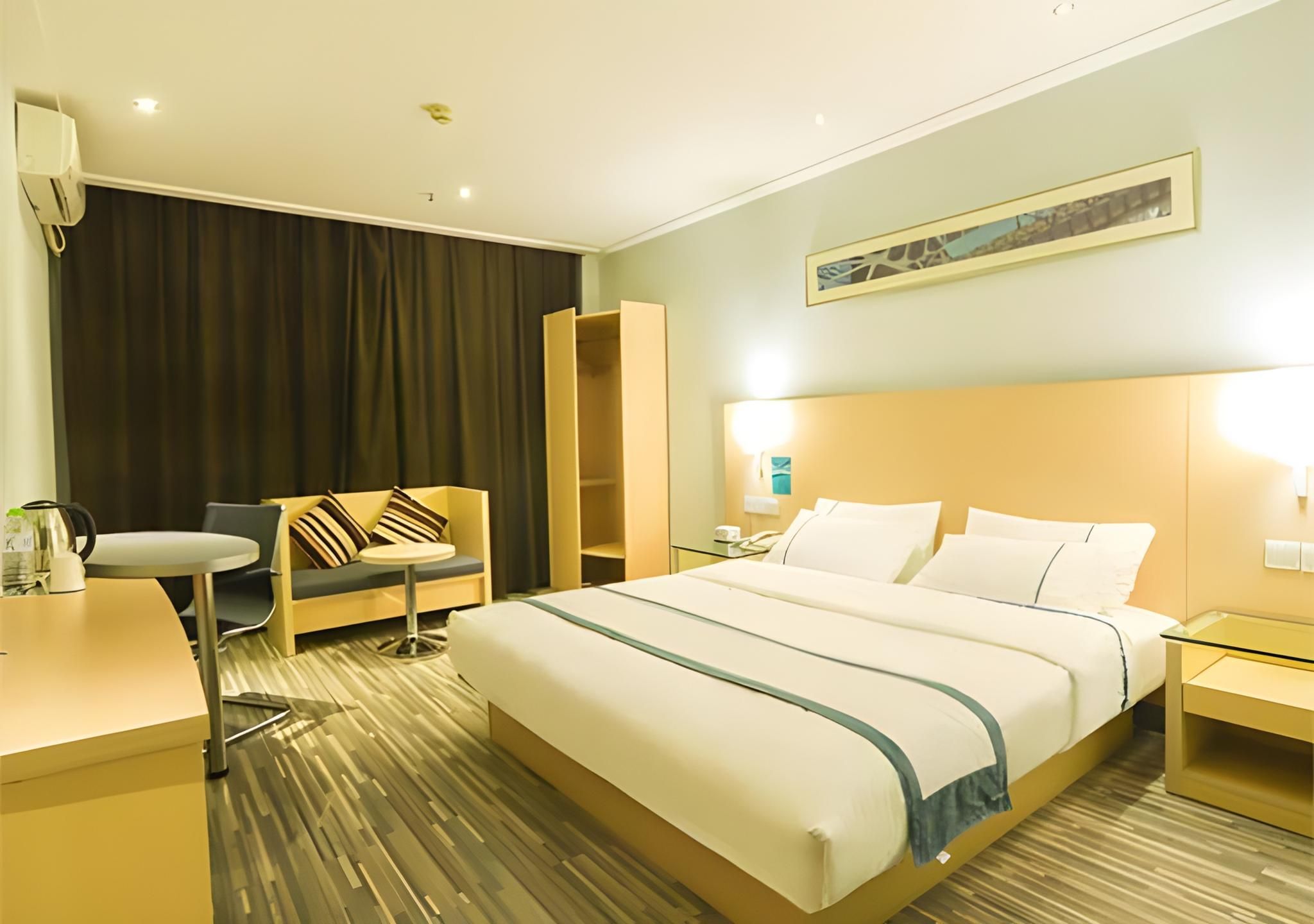 Business Queen Room