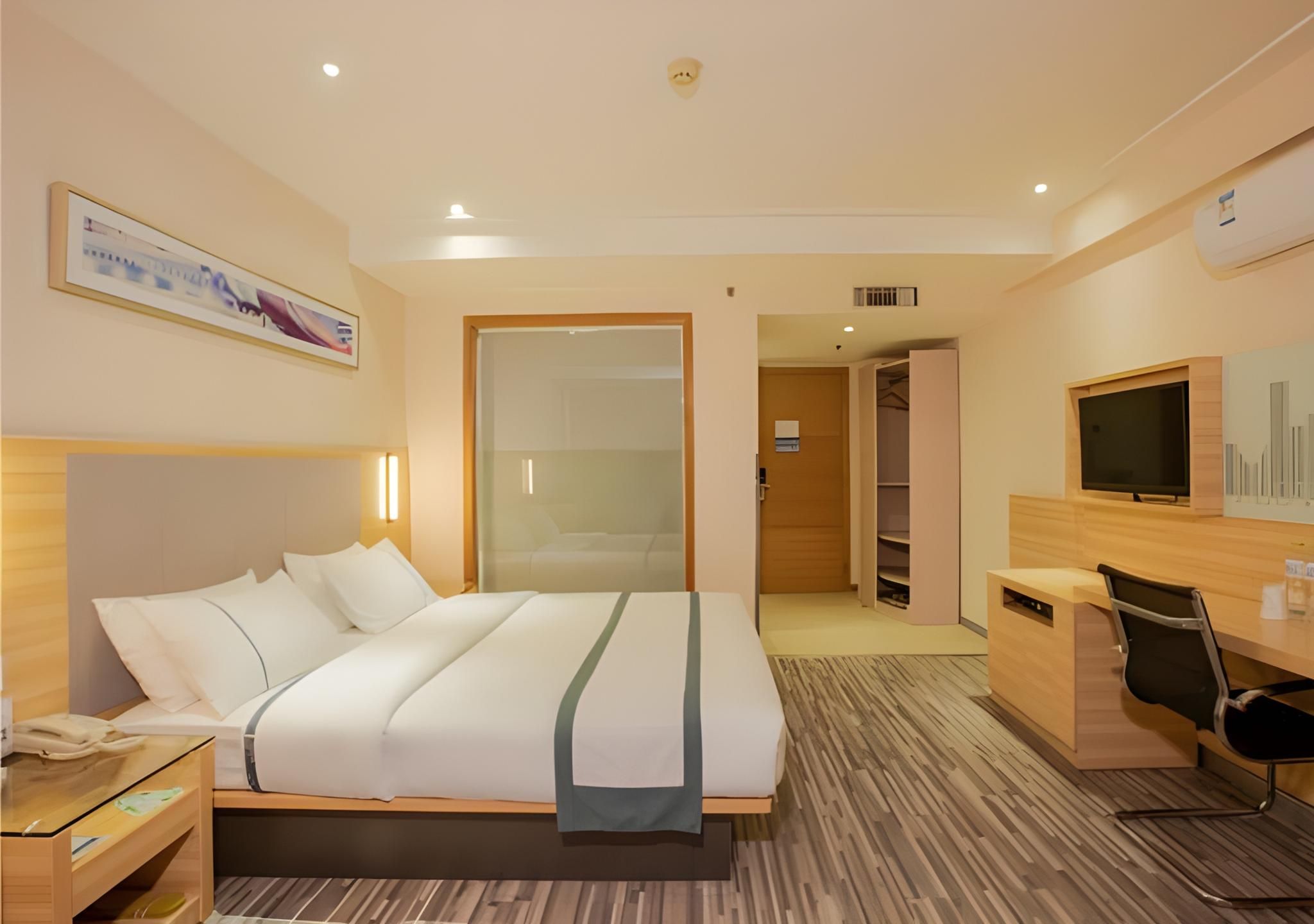 Business Queen Room