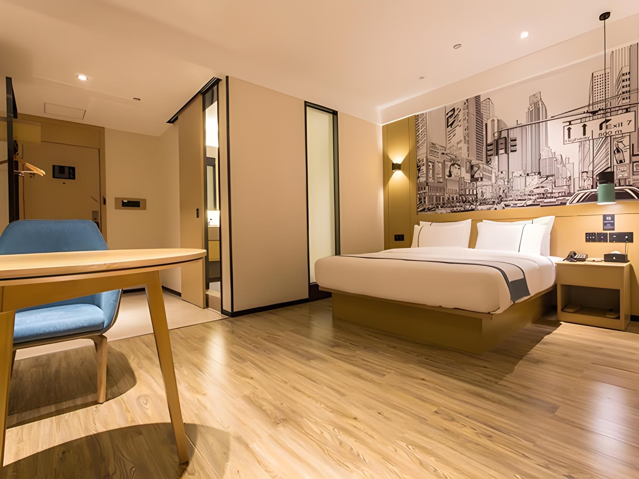 Business Queen Room