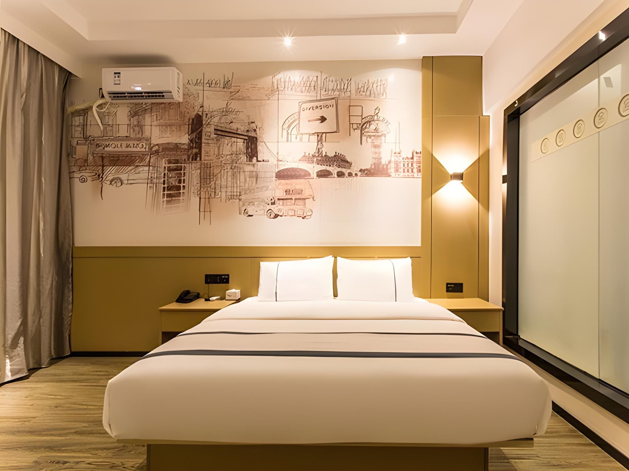 Stand Queen Room