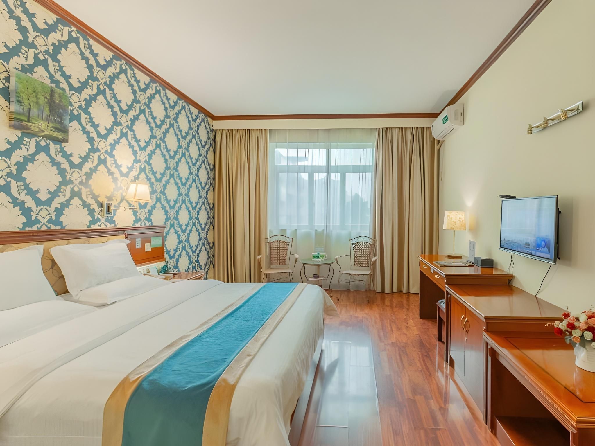 Hotel Queen Room