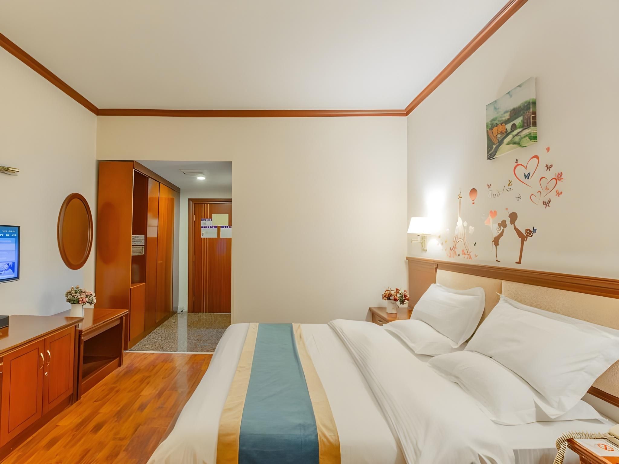 Feature Queen Room