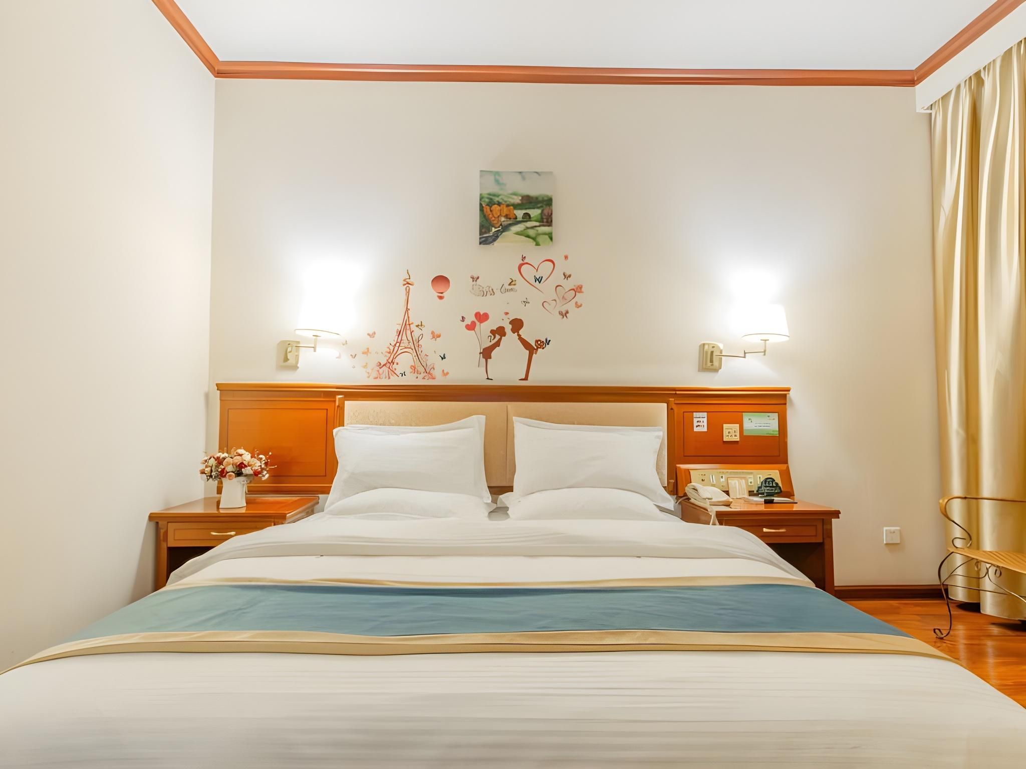 Feature Queen Room