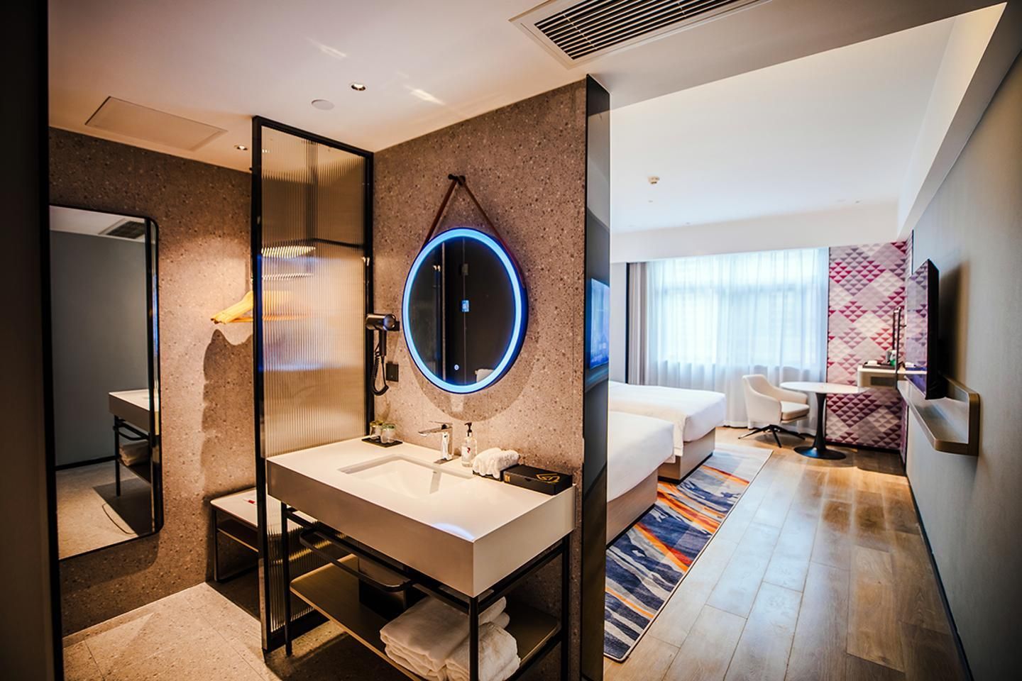 Dossen - Business Intelligent Twin Room