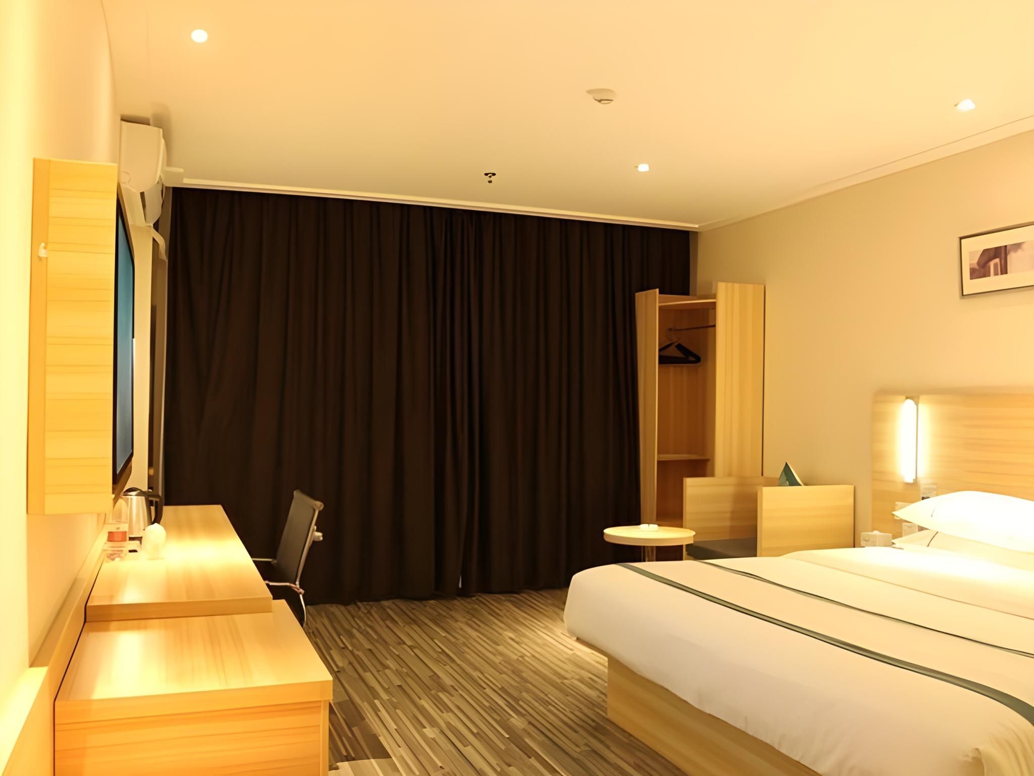 Business Queen Room
