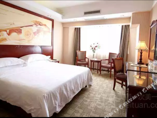 Superior Water Bed Room