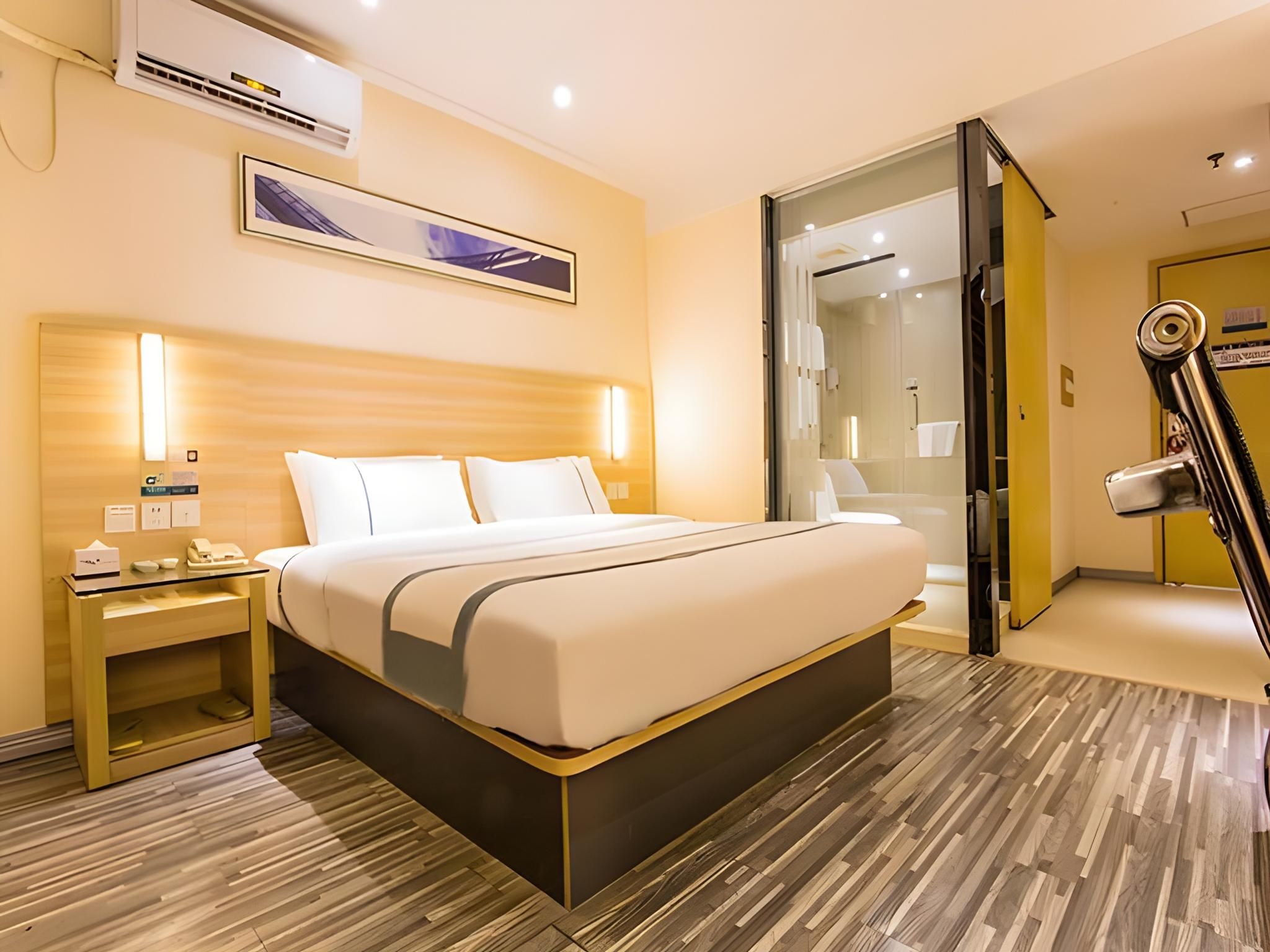Business Queen Room