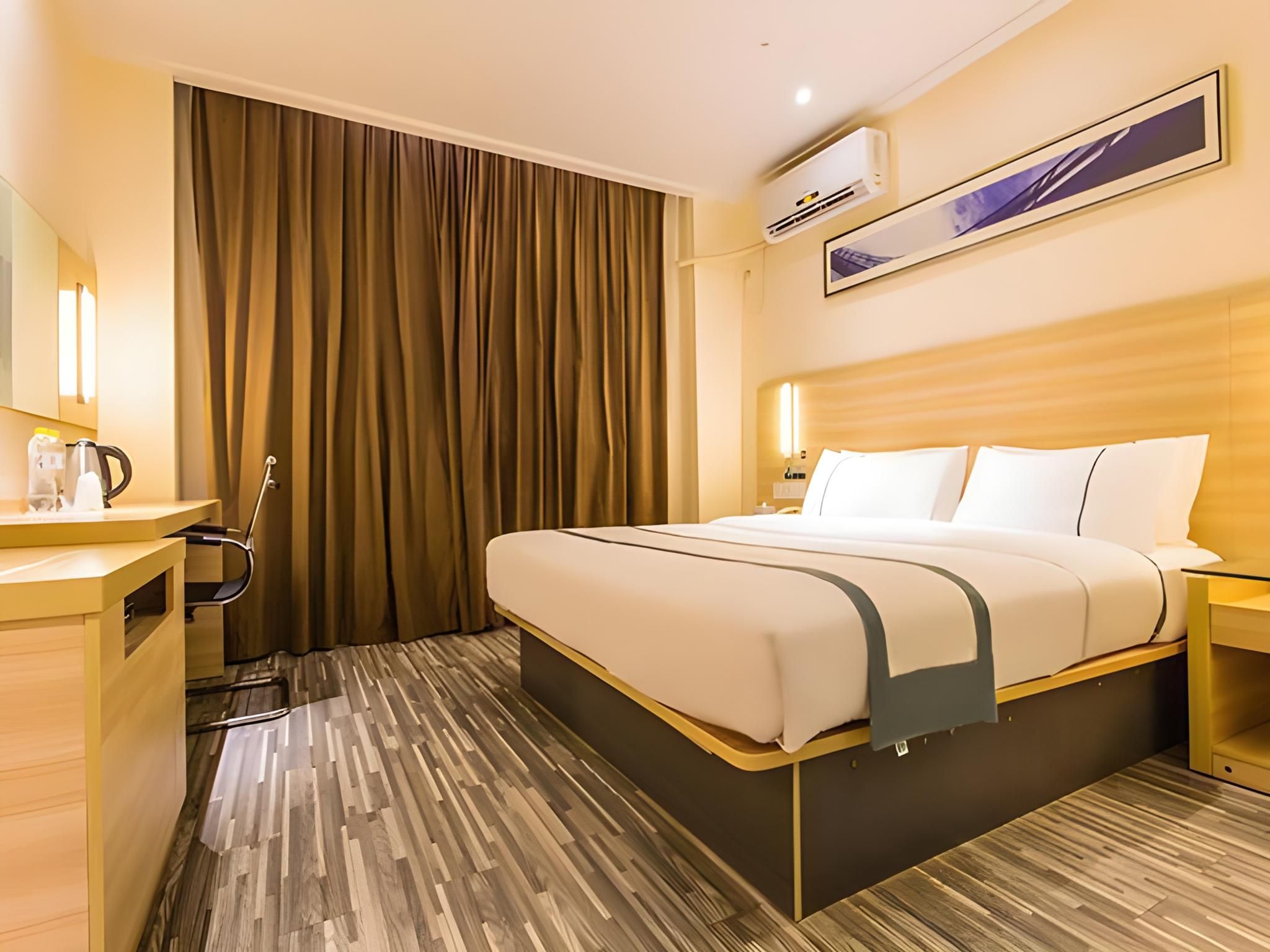 Business Queen Room