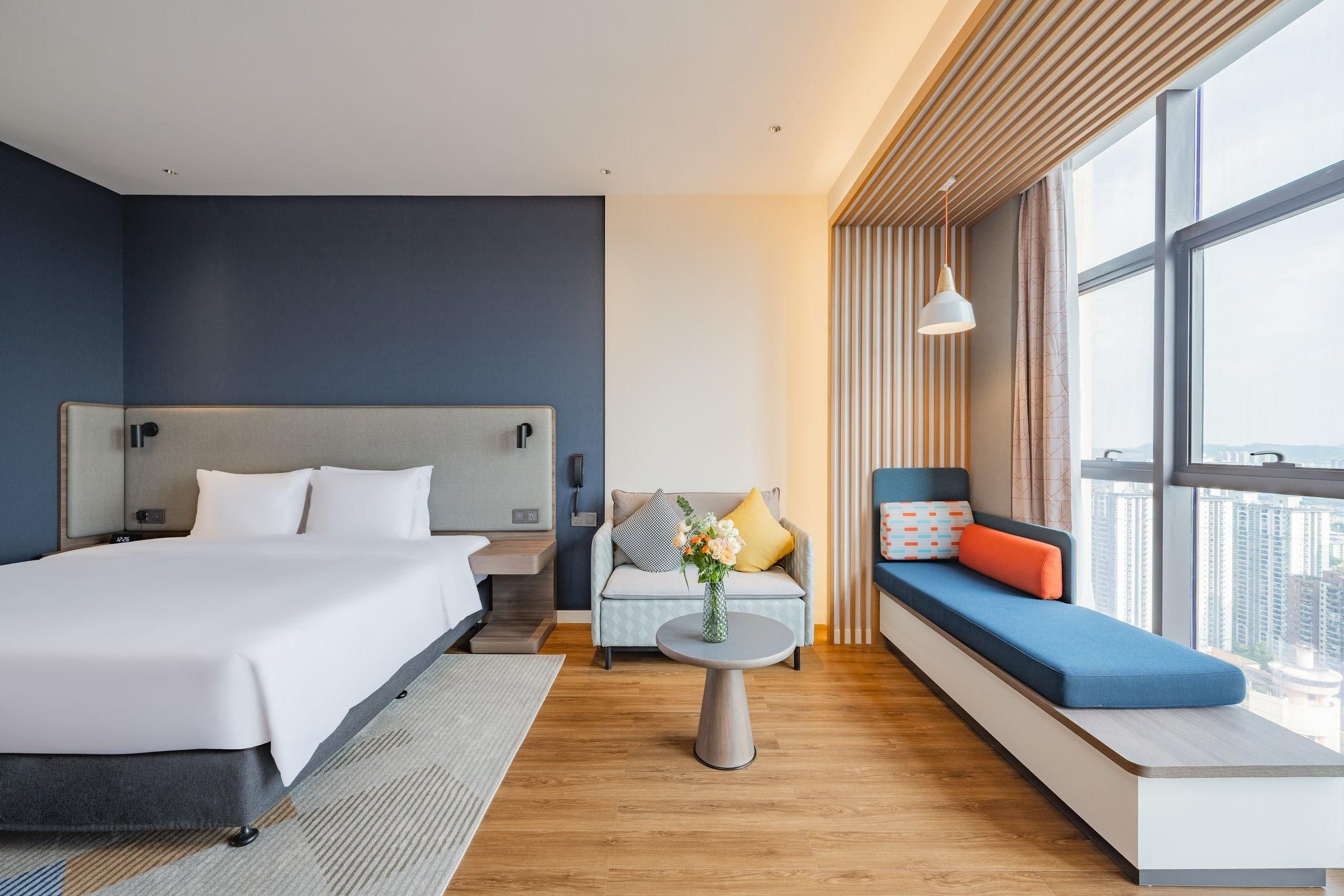 1 King Standard Extra Floor Space