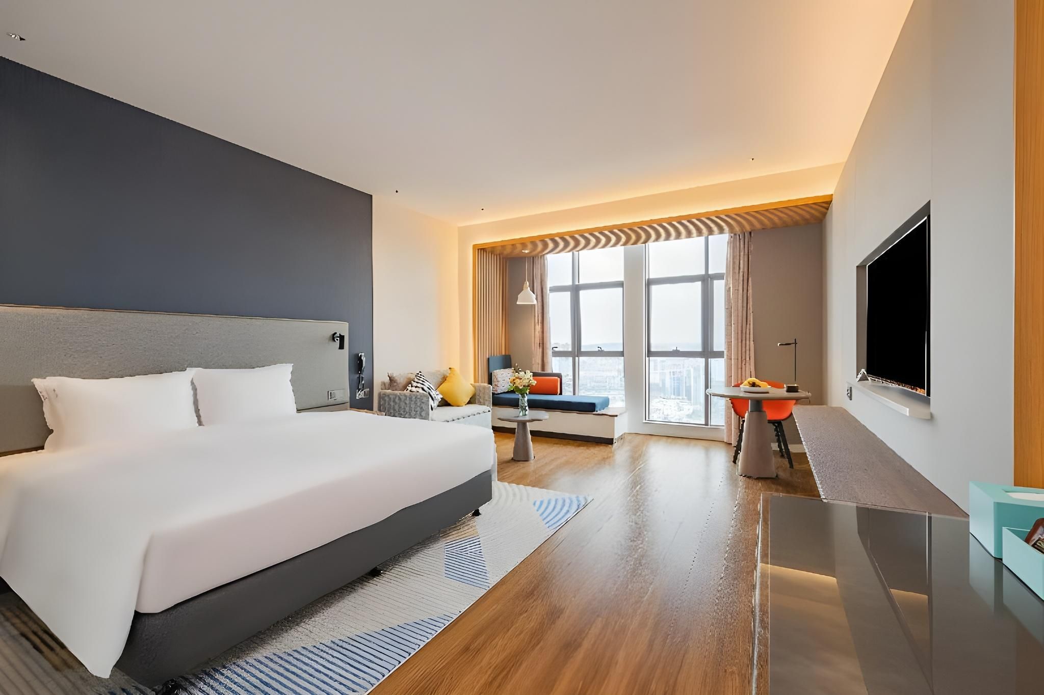 1 King Standard High Floor