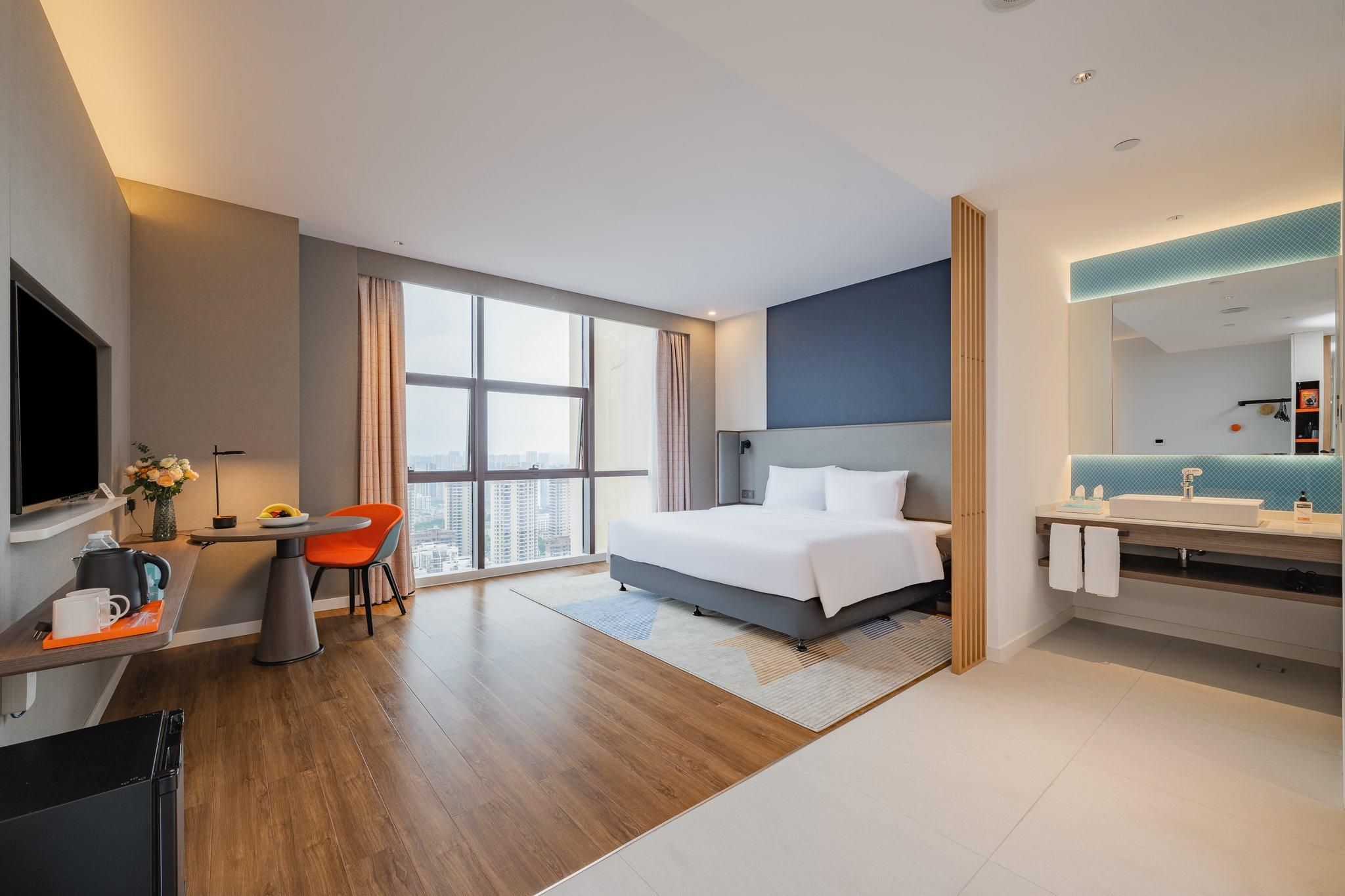 1 King Standard High Floor