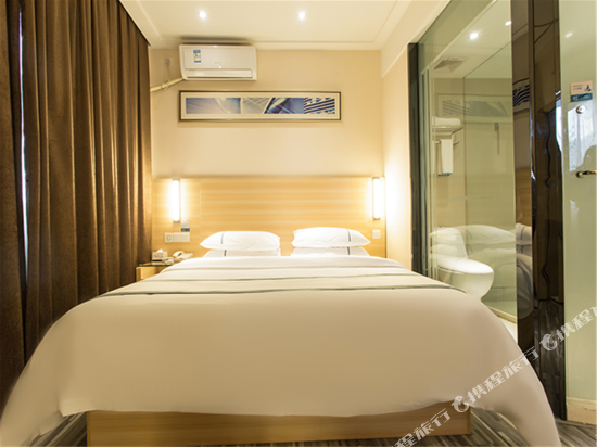 Stand Queen Room