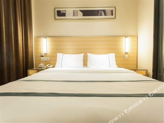 Stand Queen Room