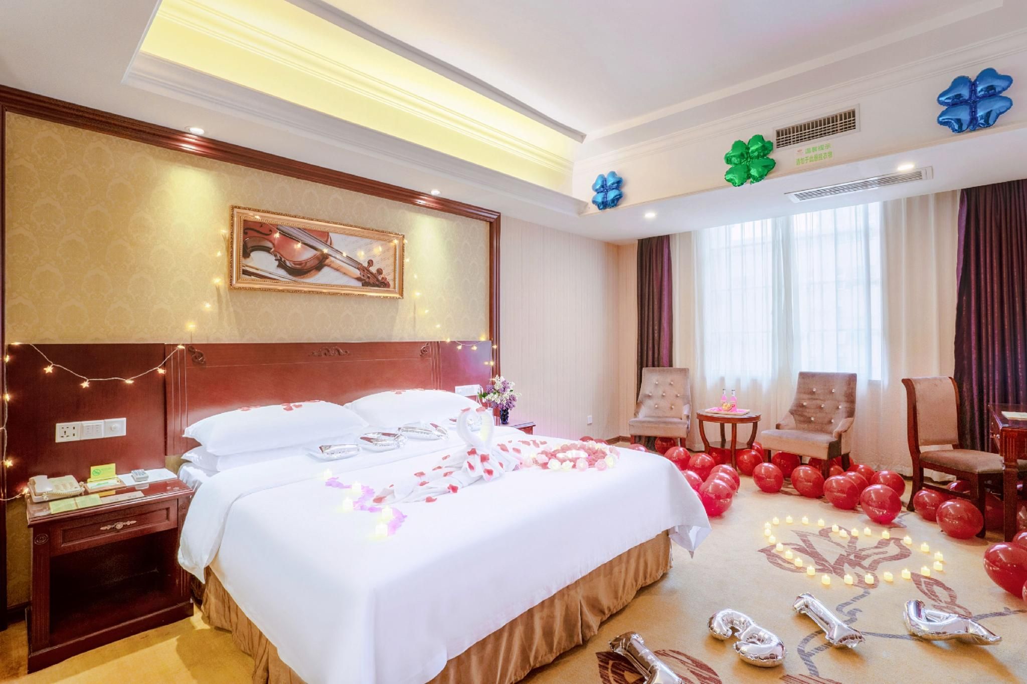Romantic King Room