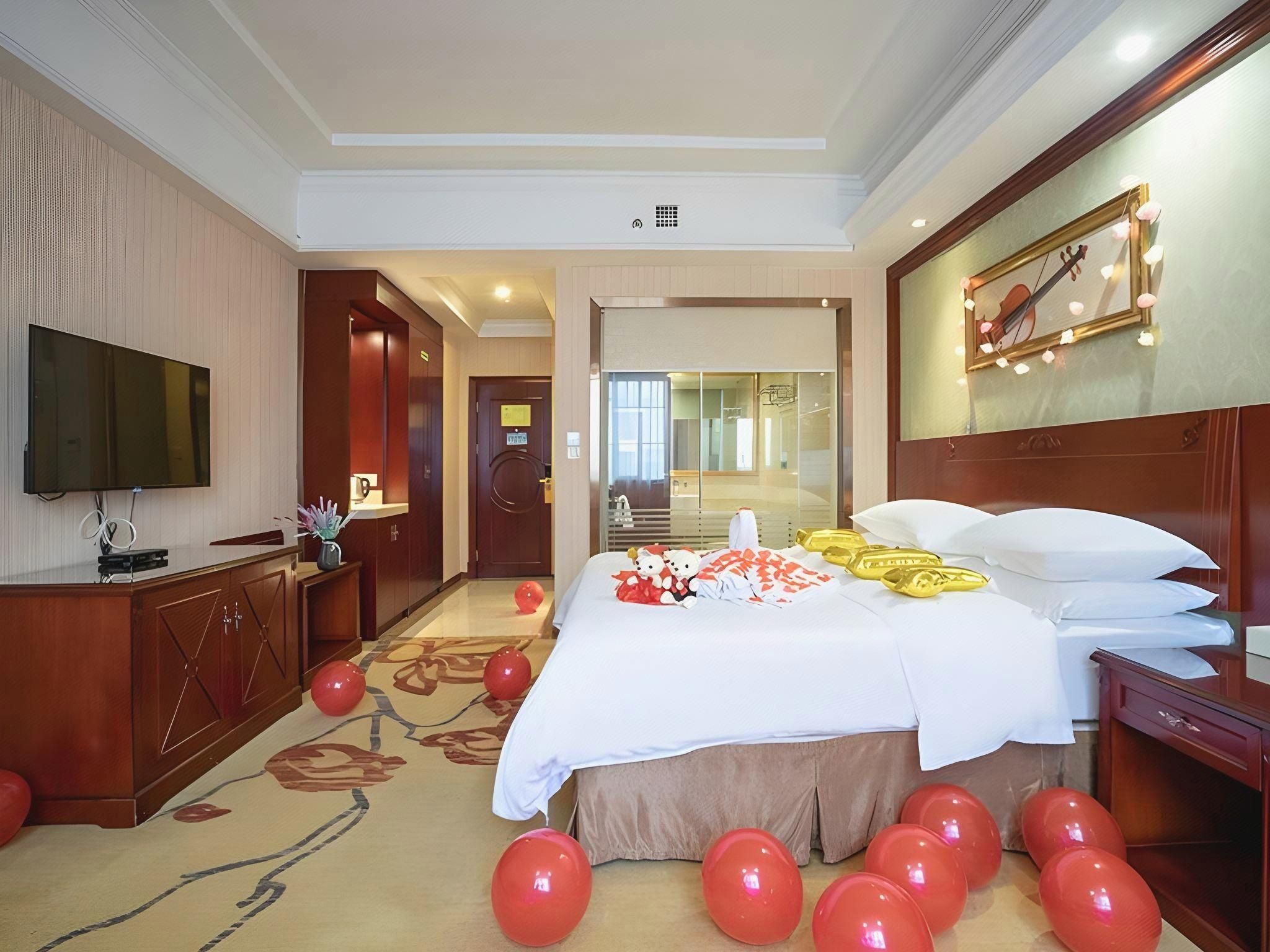 Romantic King Room
