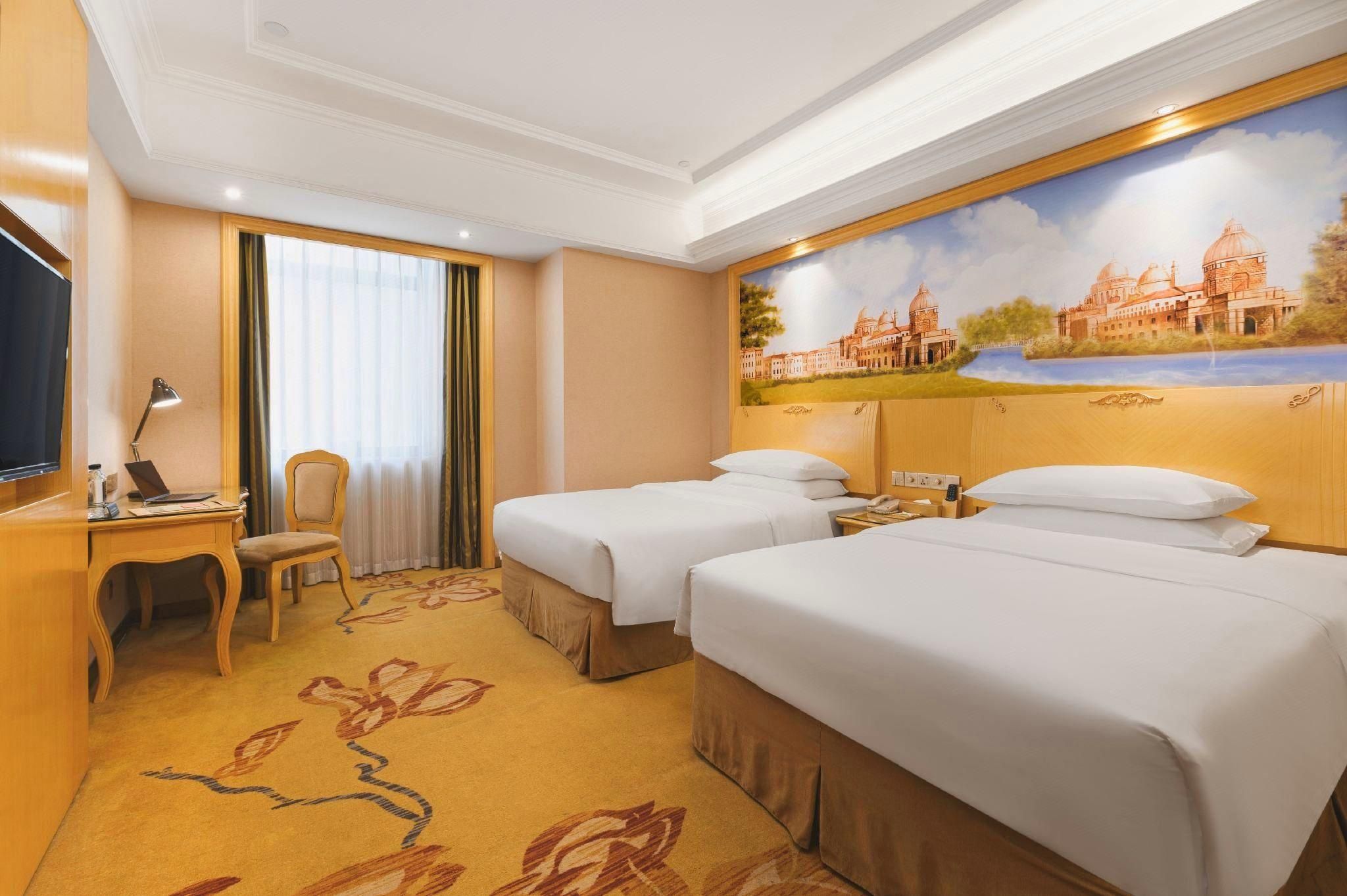 Standard king room