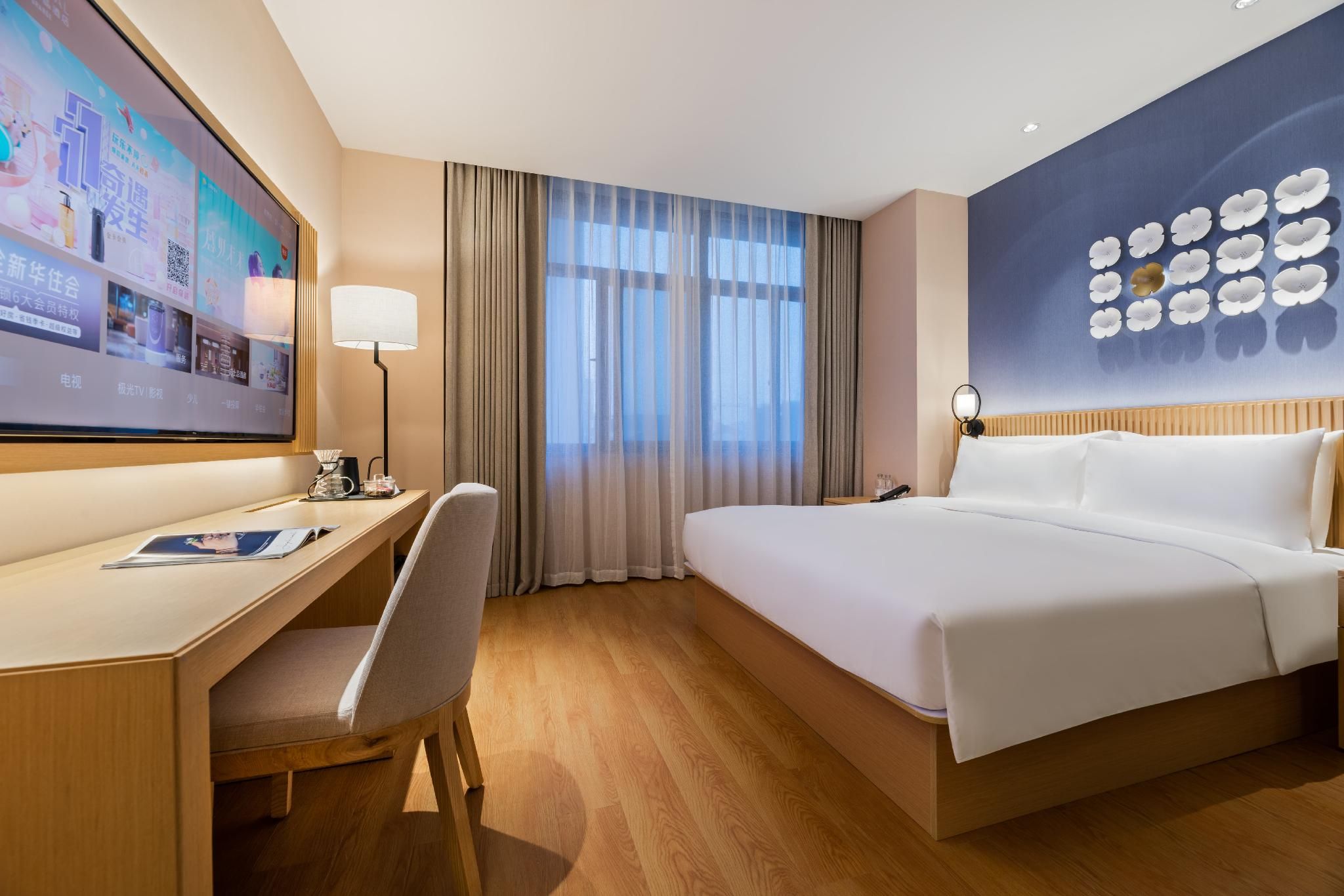 Huazhu - Room With Bed