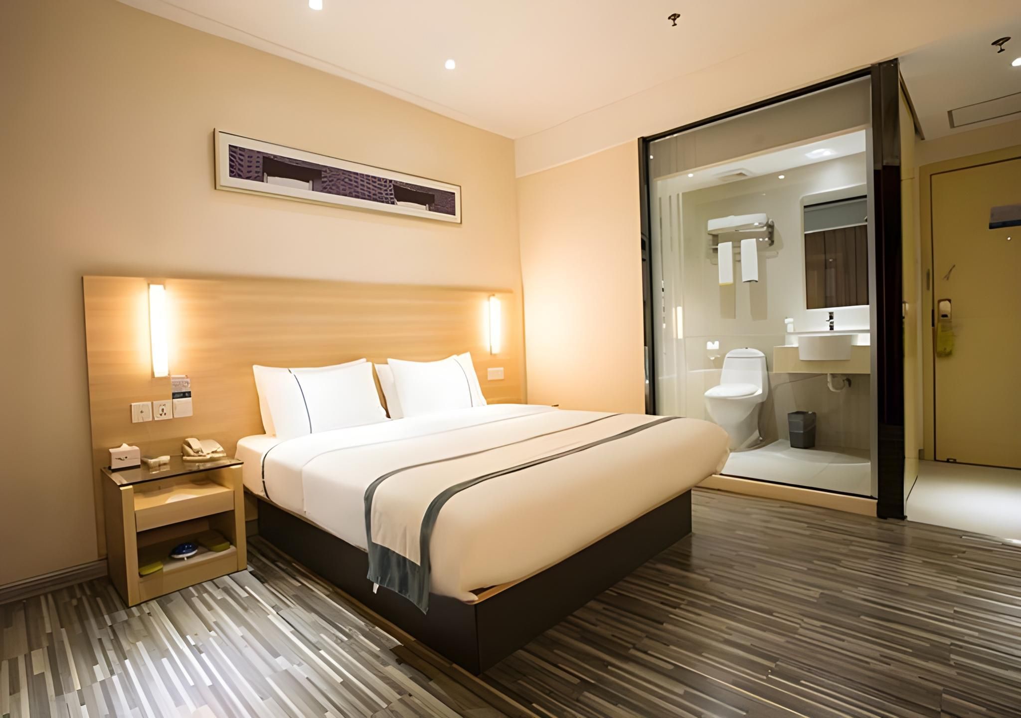 Business Queen Room