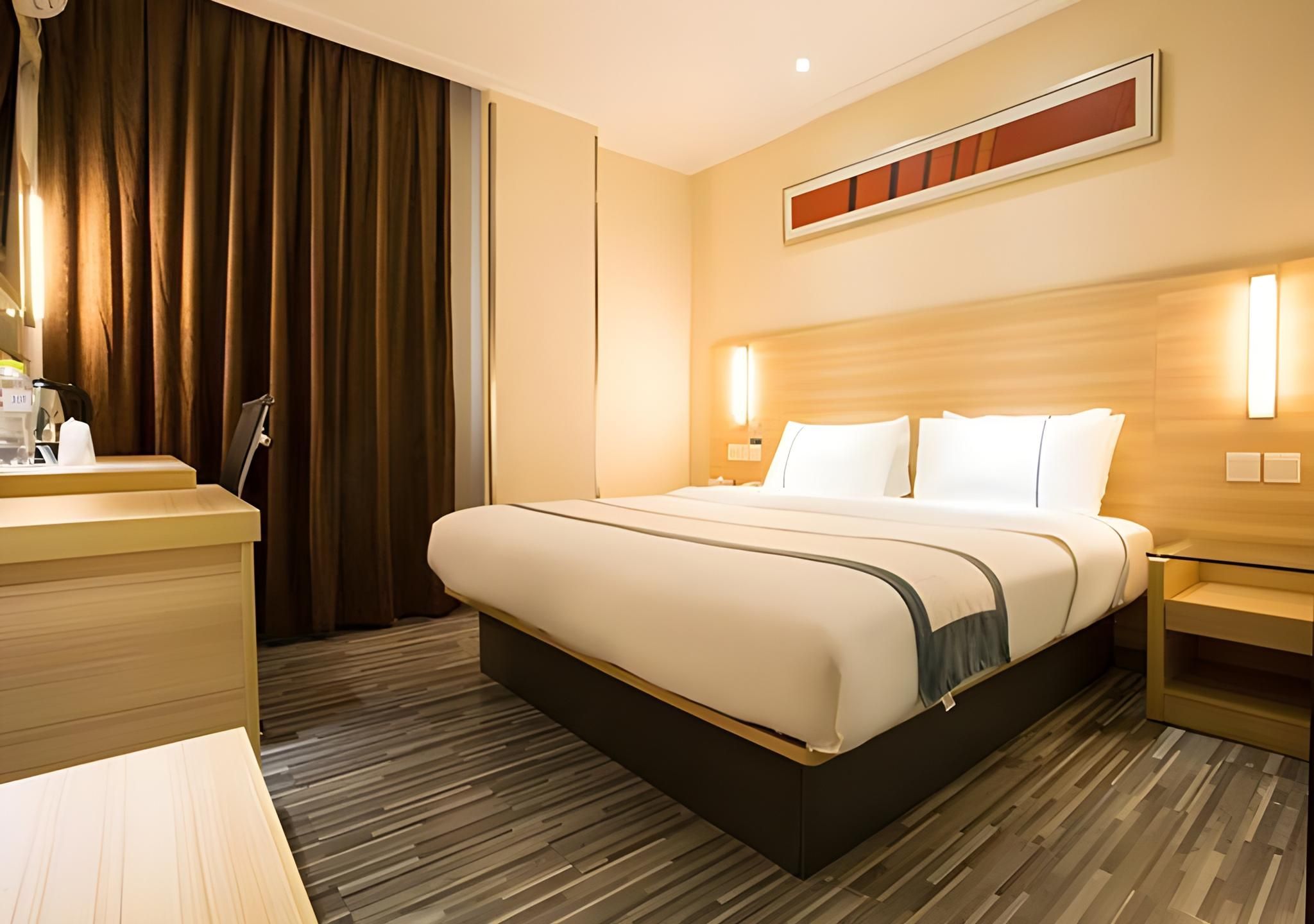Business Queen Room