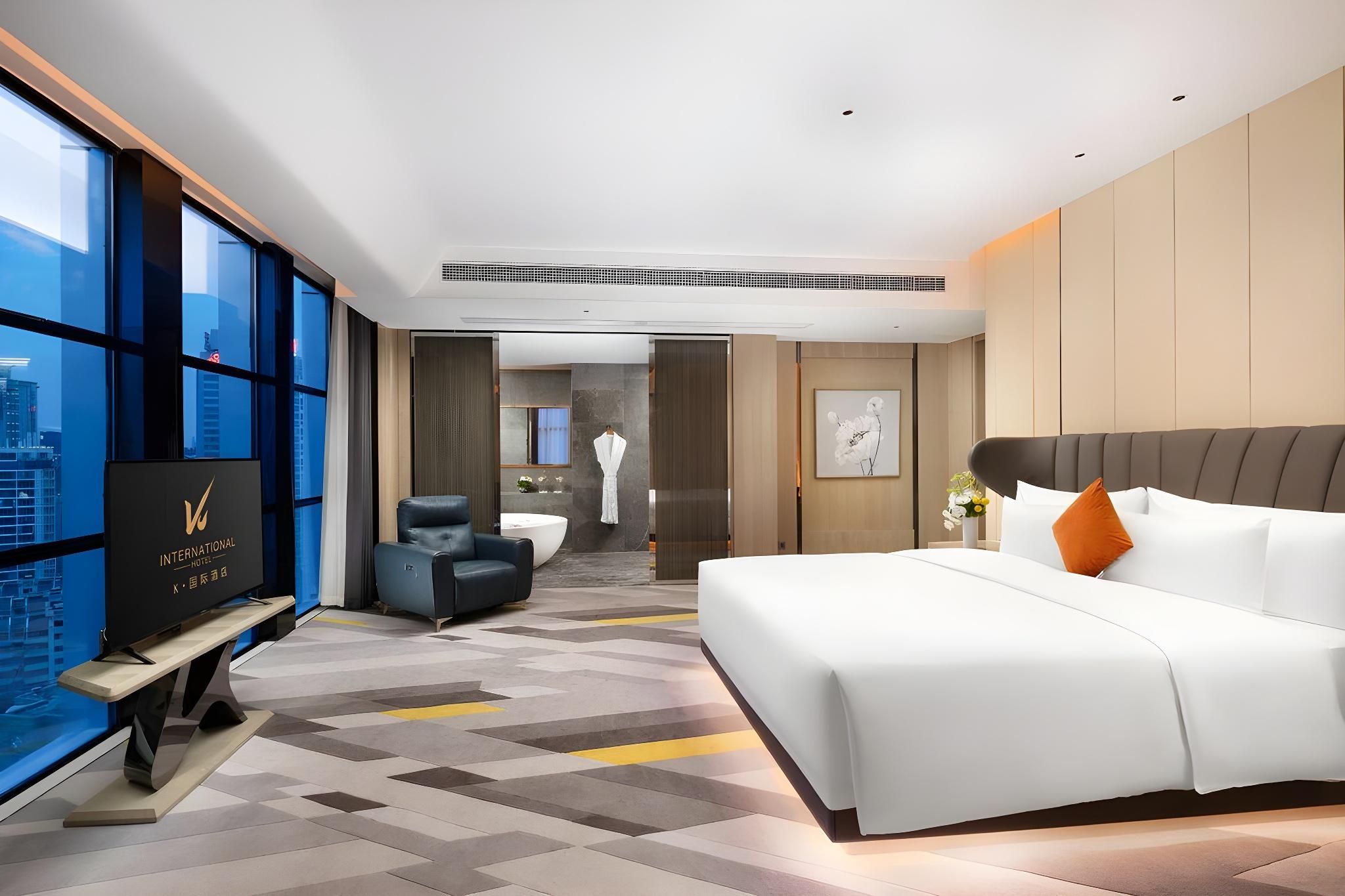 Presidential Suite (Luxurious Space + Extra-Large Bathtub + Custom Furnishings)
