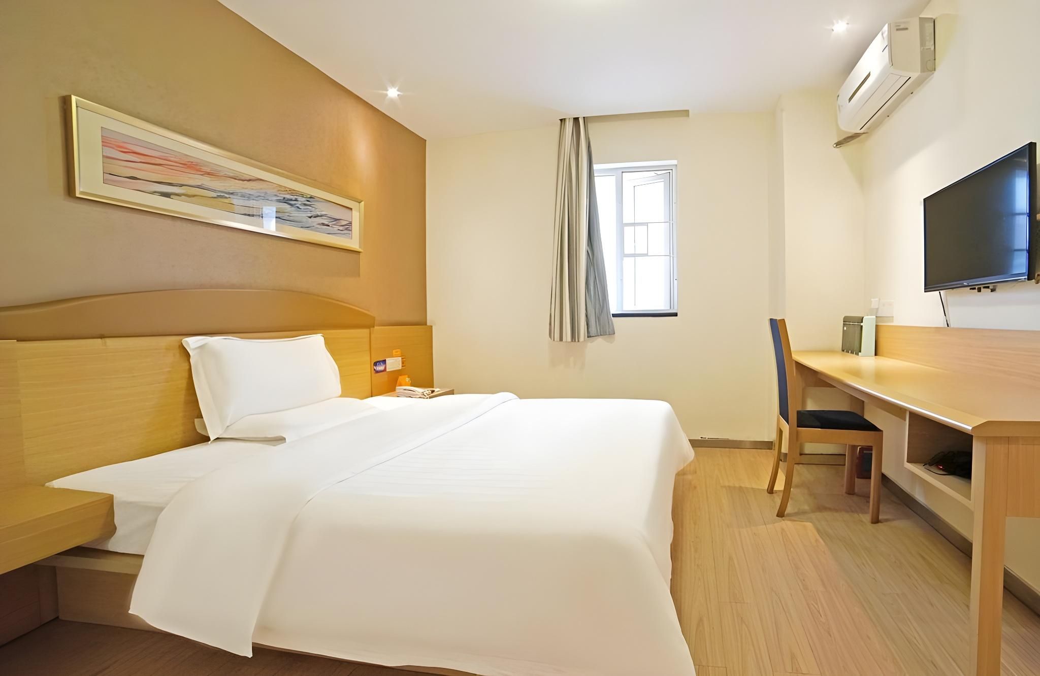 Business Queen Room