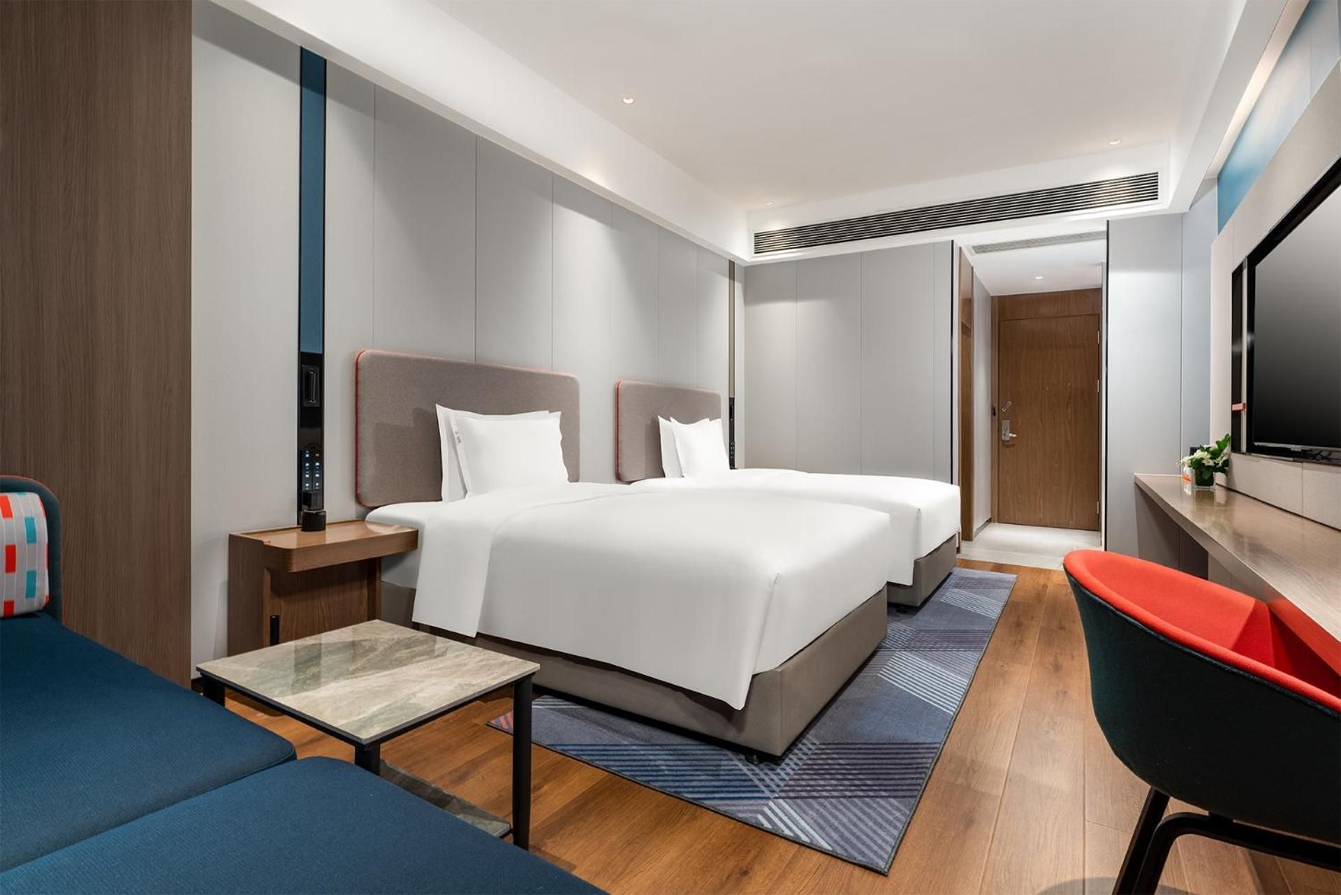 Double Room with Mobility Accessible Roll In Shower