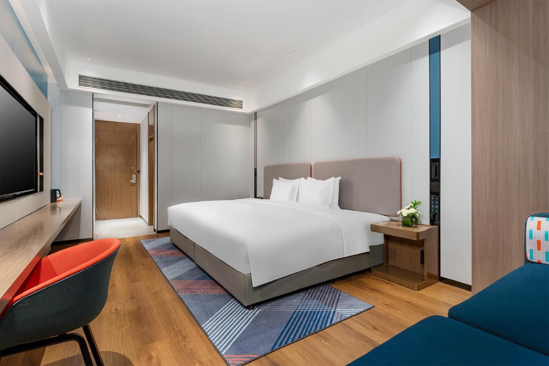1 King Standard Extra Floor Space