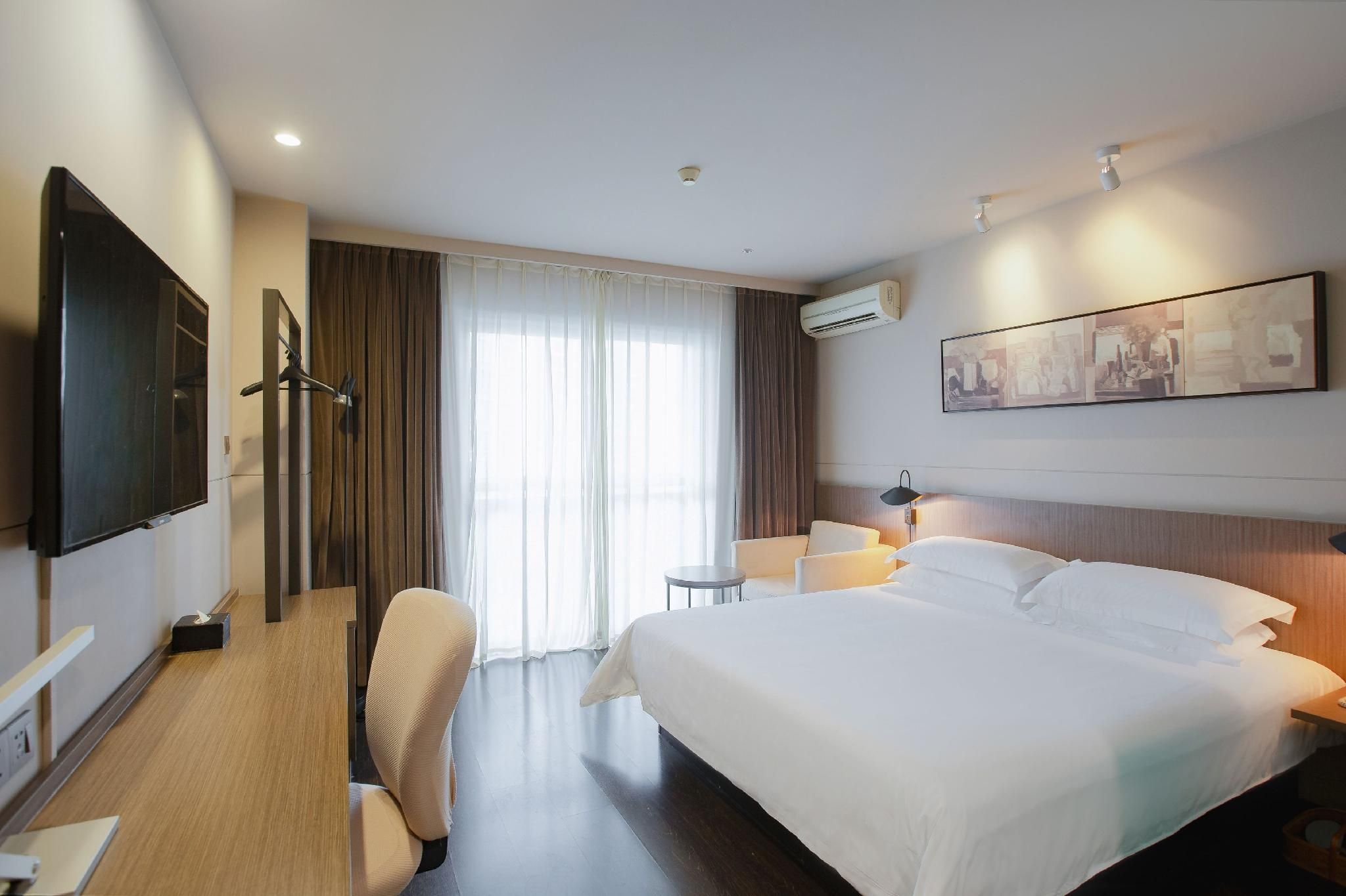 WH - Deluxe Bed Room