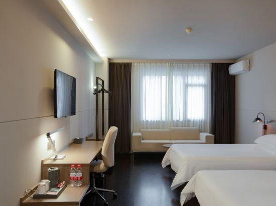 WH - Deluxe Room Twin