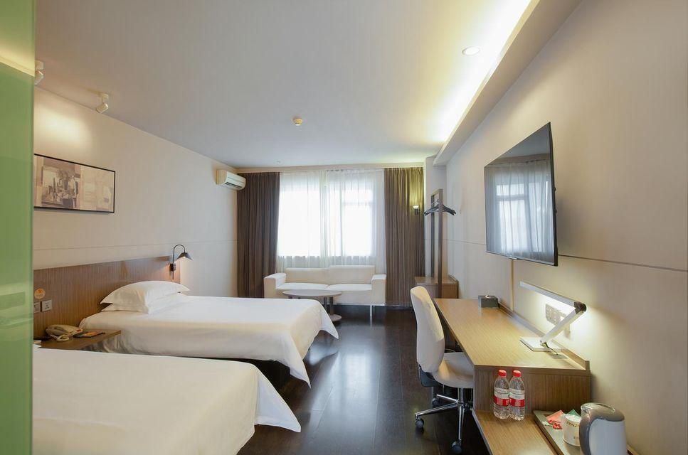 WH - Deluxe Room Twin