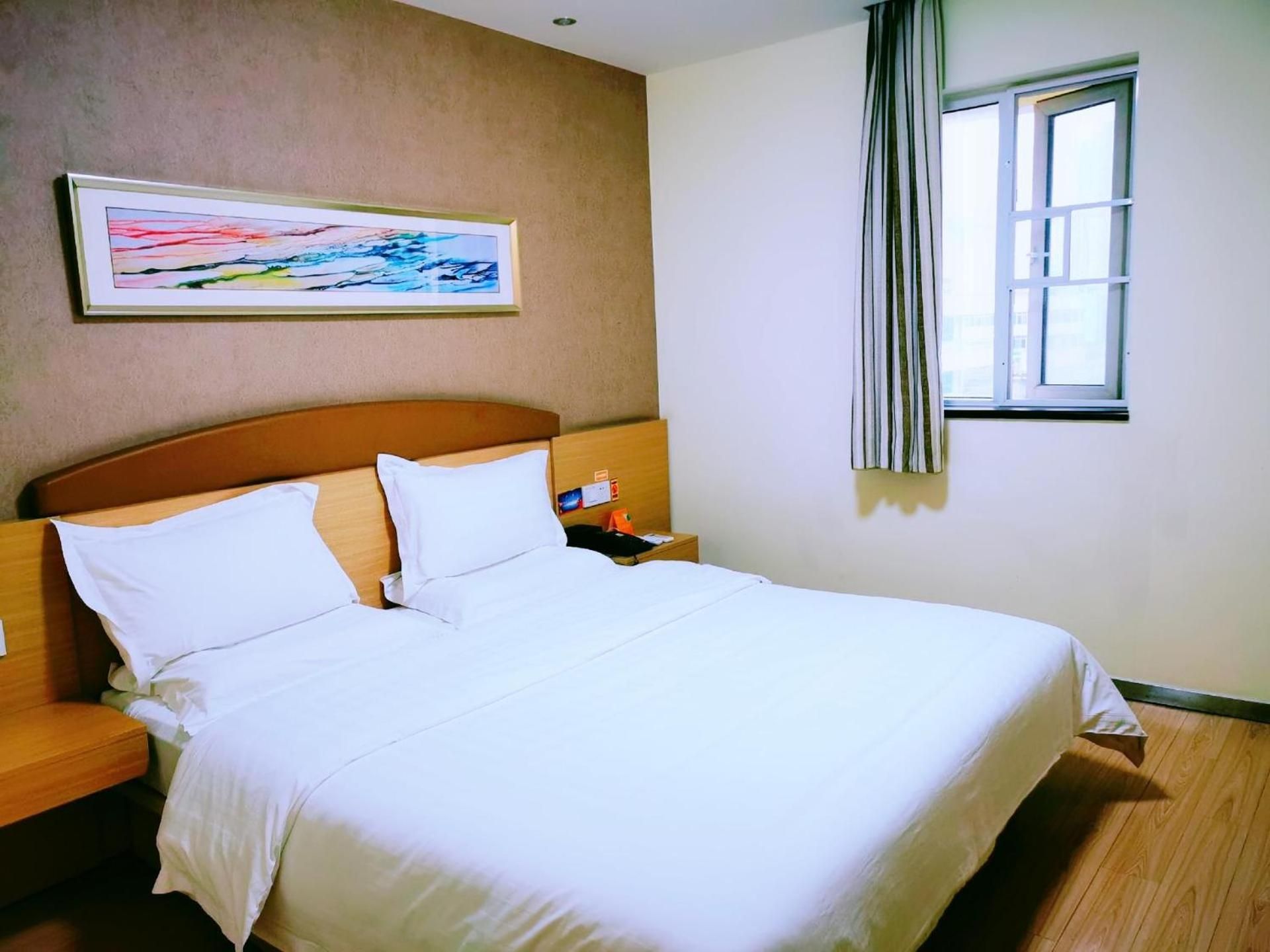 Superior Queen Bed Room