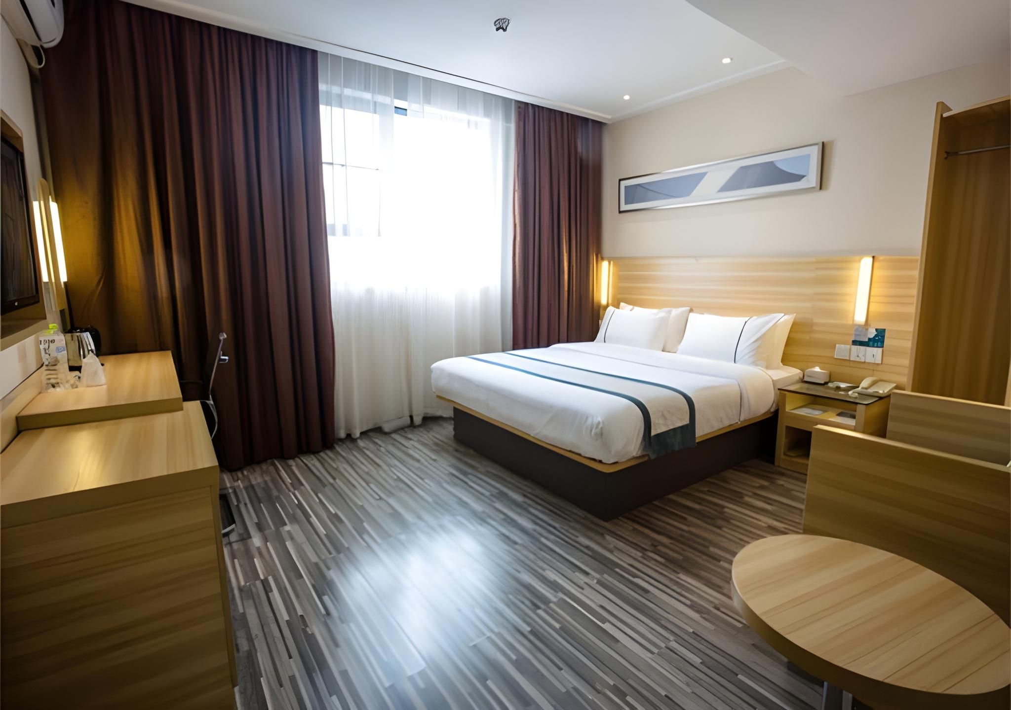 Business Queen Room
