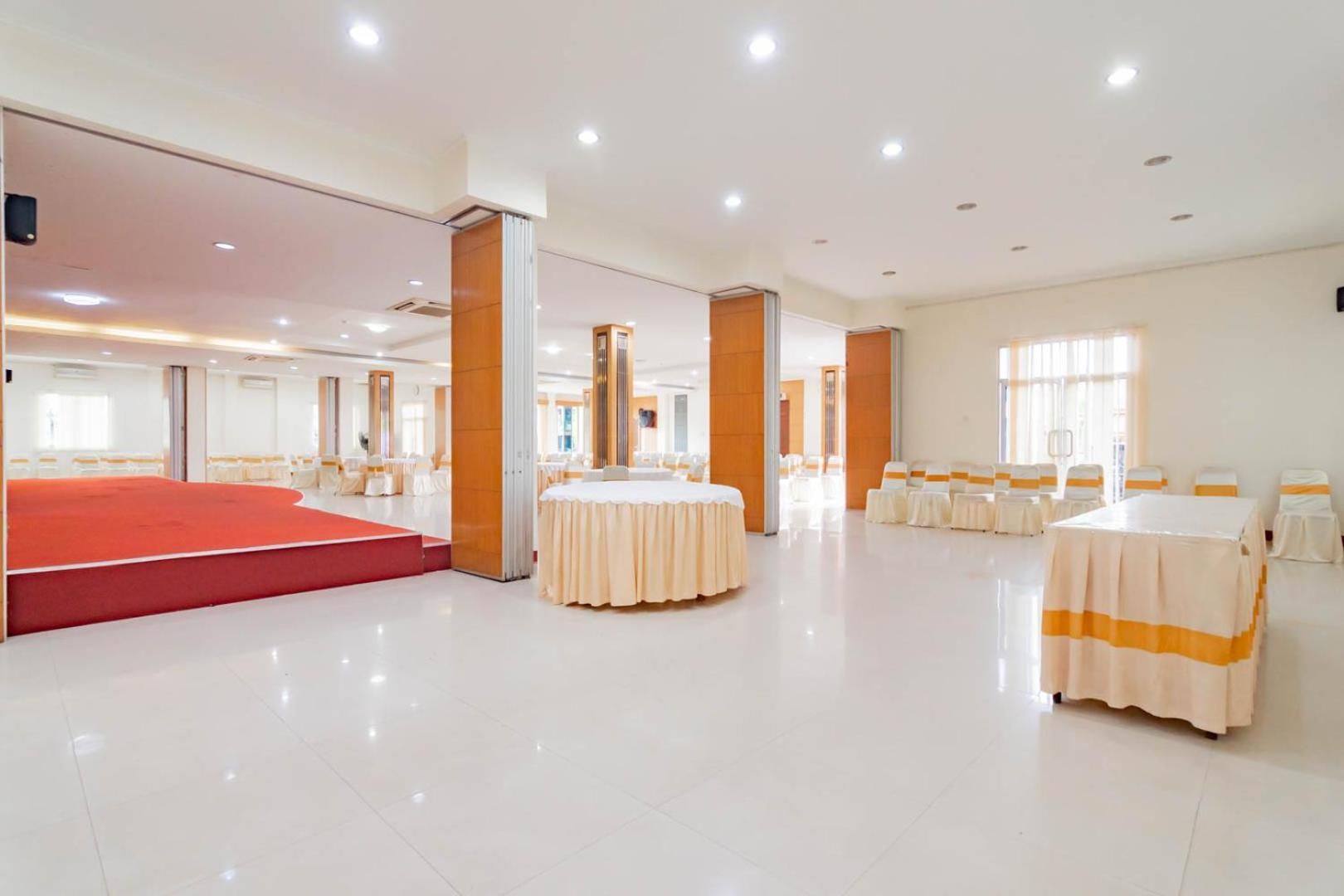 banquet hall