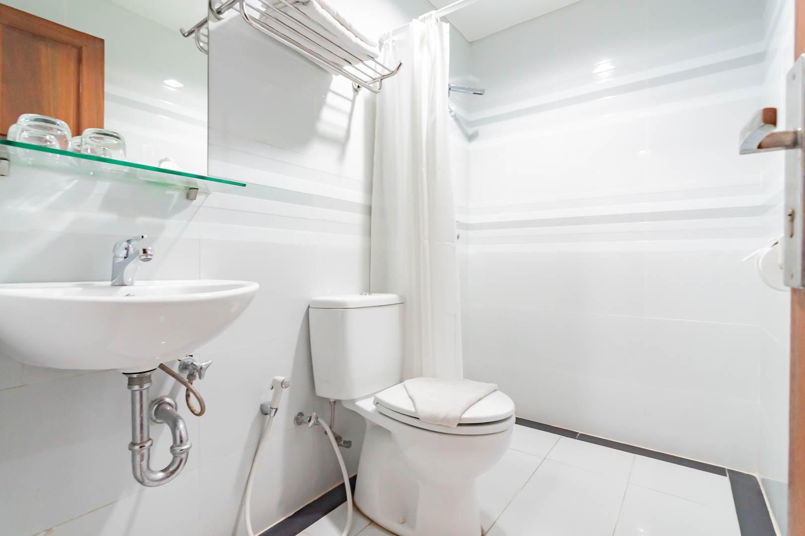 Urbanview Hotel Syariah Dapen Pontianak by RedDoorz Promotion Room 3