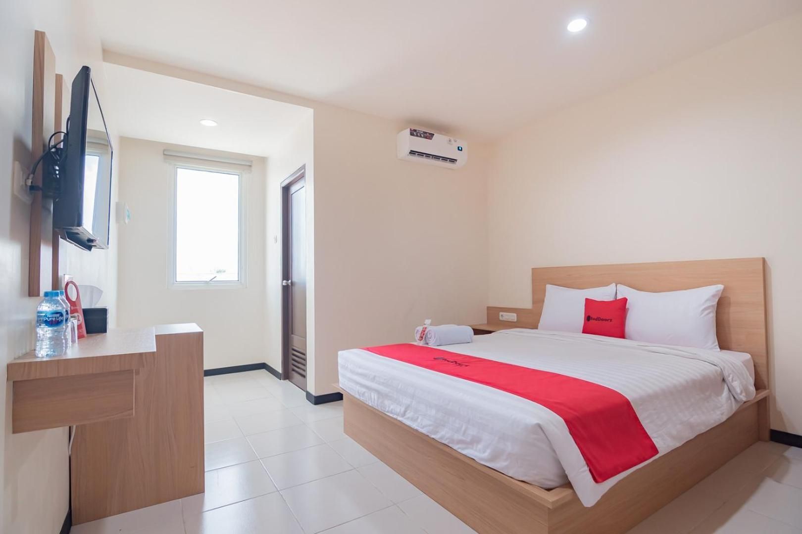RedDoorz Room