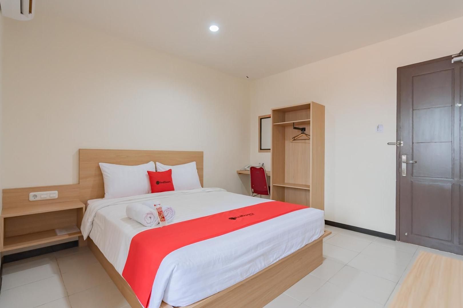 RedDoorz Room