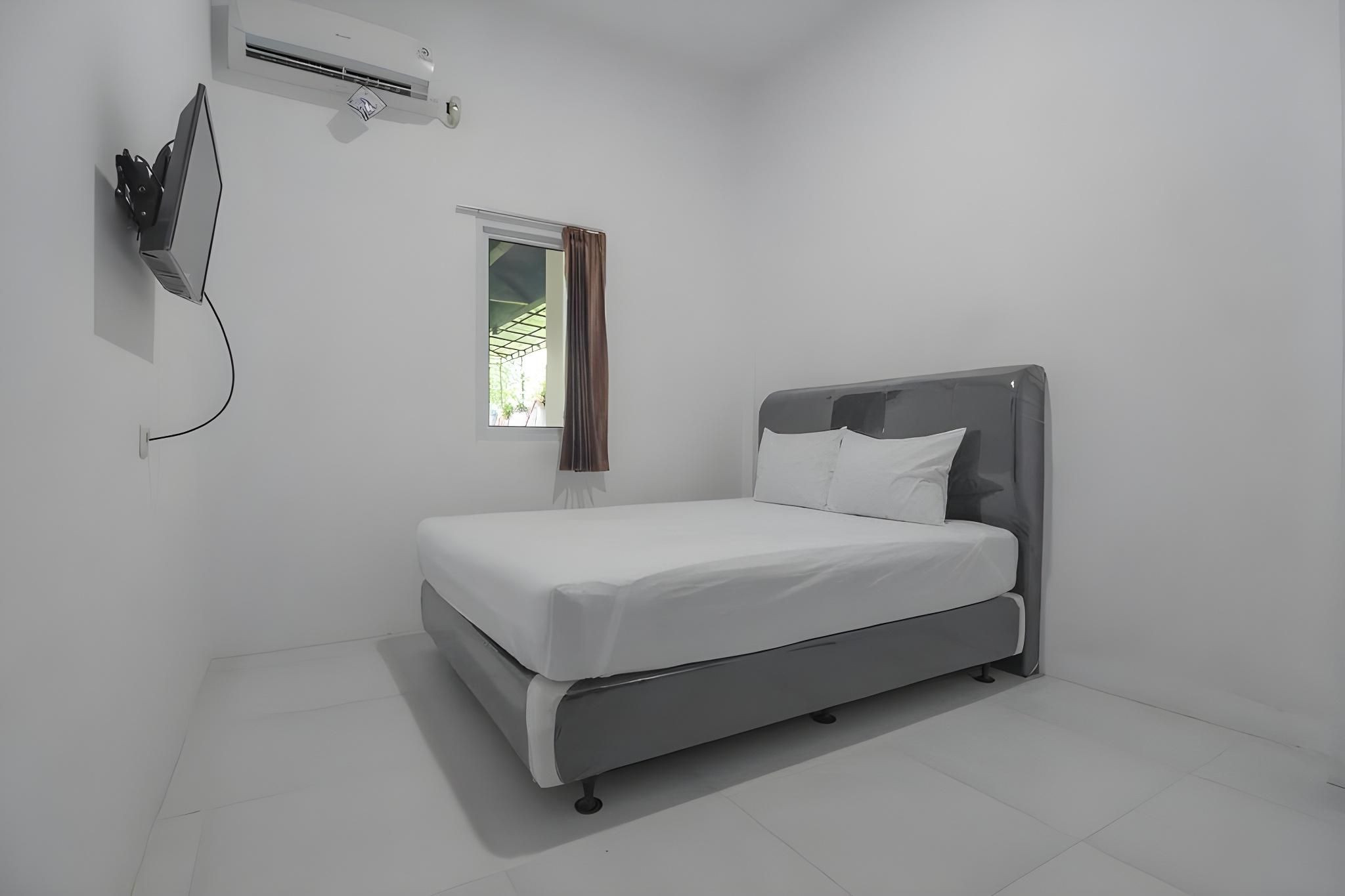 Standard Shared Bathroom